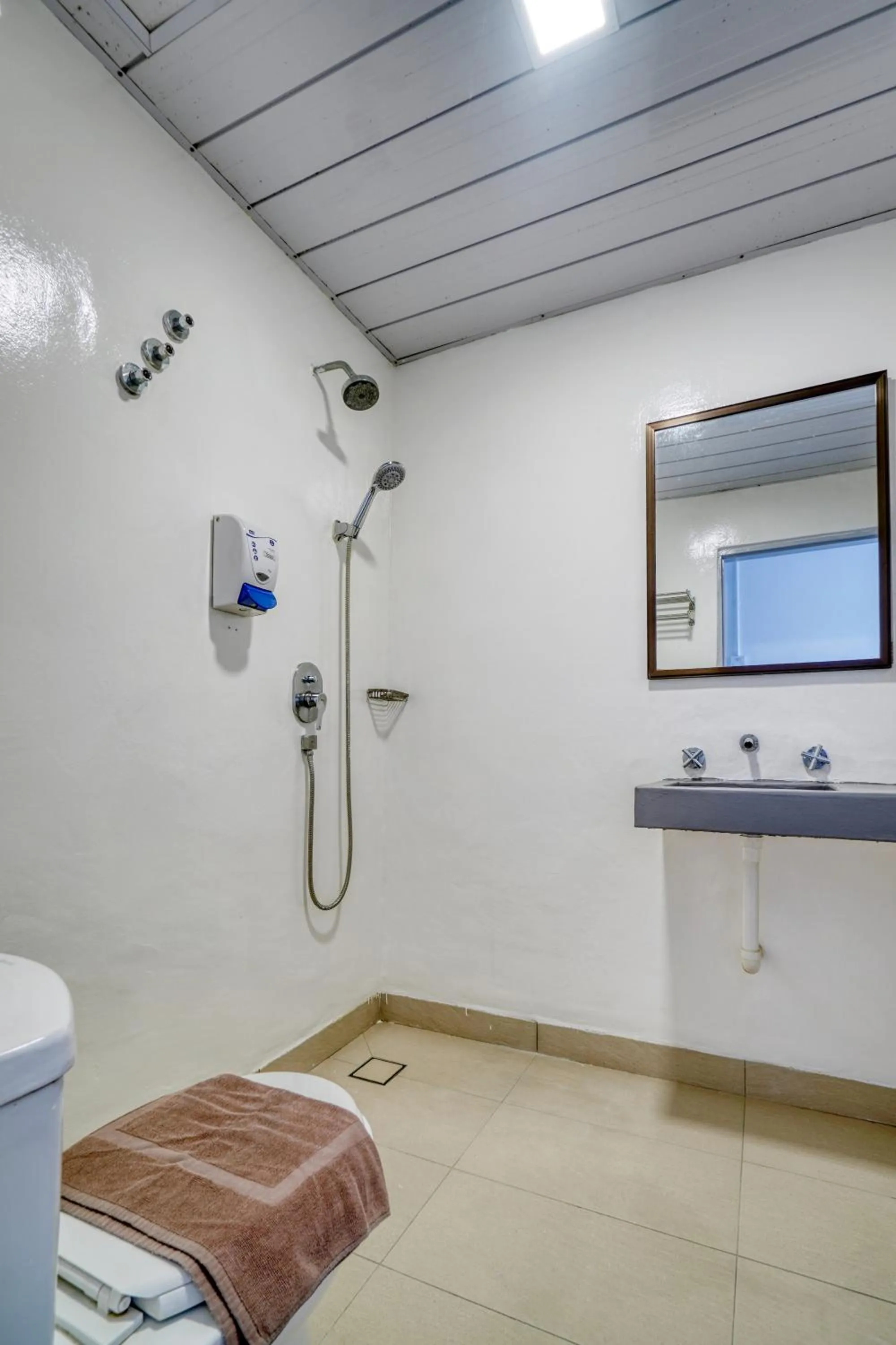 Bathroom in Parkland Express