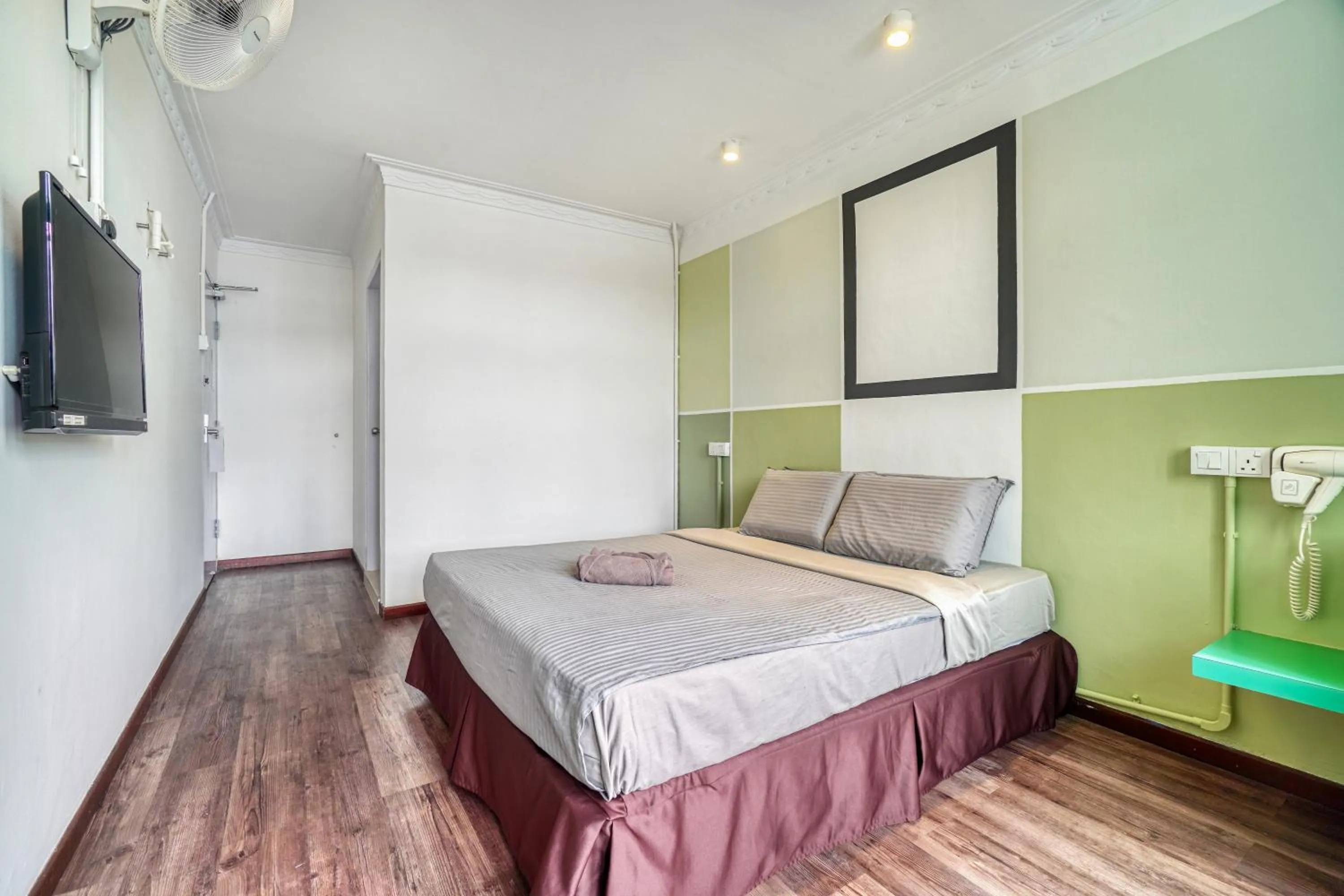 Bed in Parkland Express