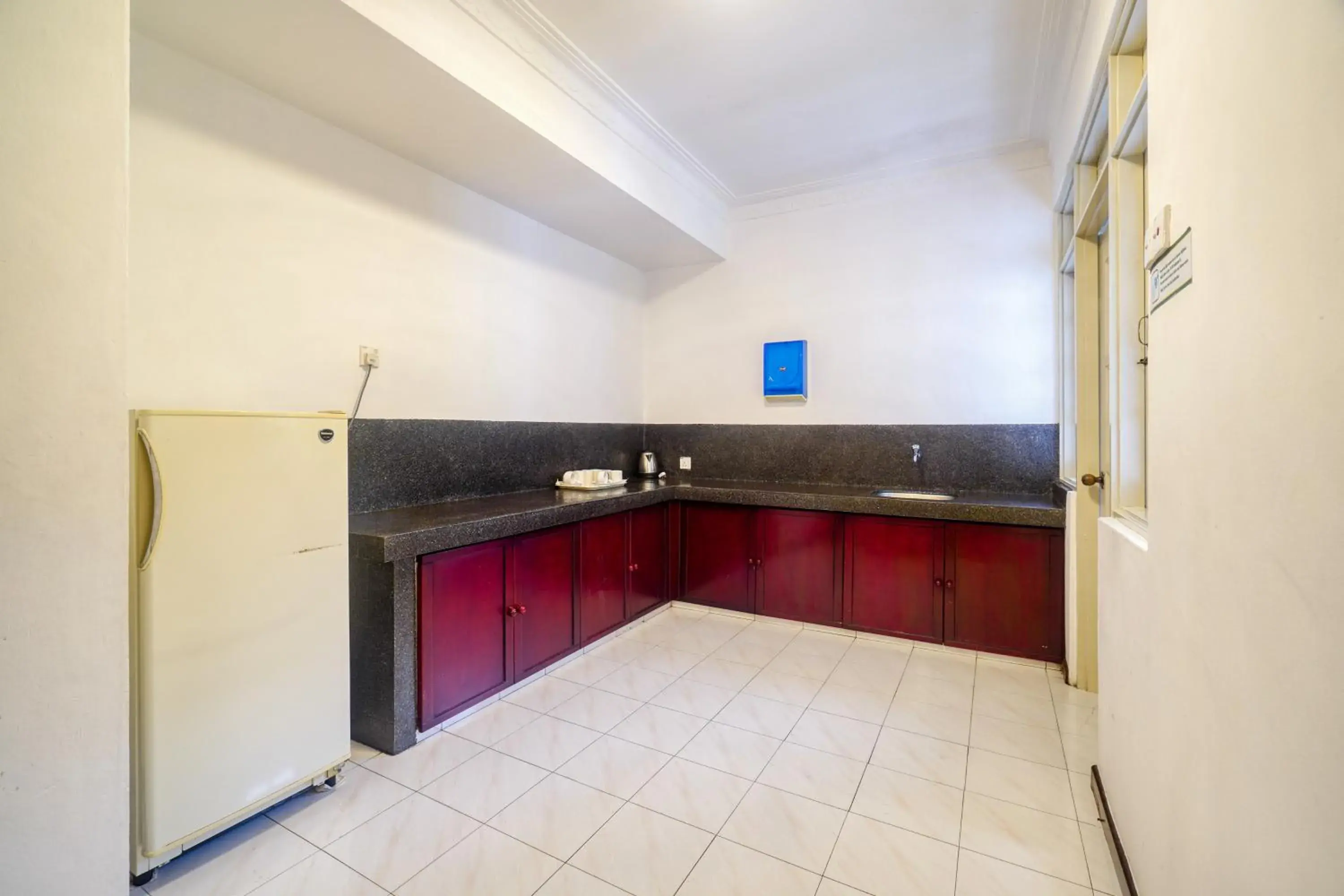 Three-Bedroom Apartment in Parkland Suites Three-Bedroom Apartment in Parkland Suites