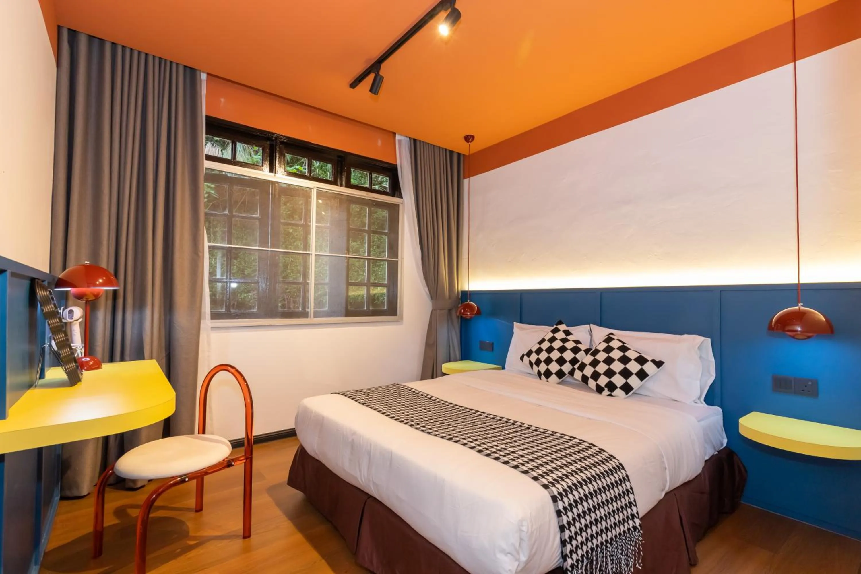 Bed in Parkland Suites