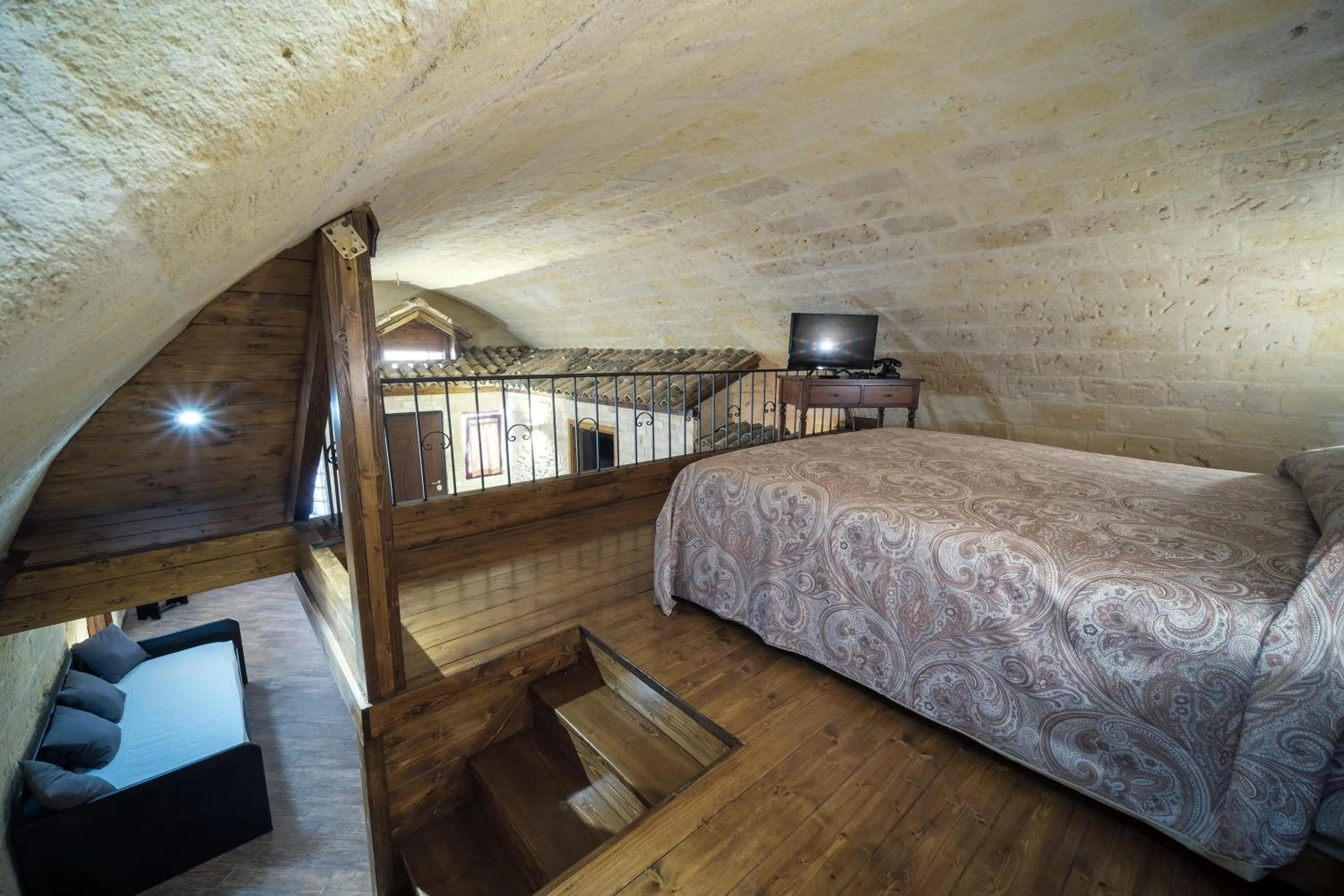 Bed in ROBERTO's Guest House