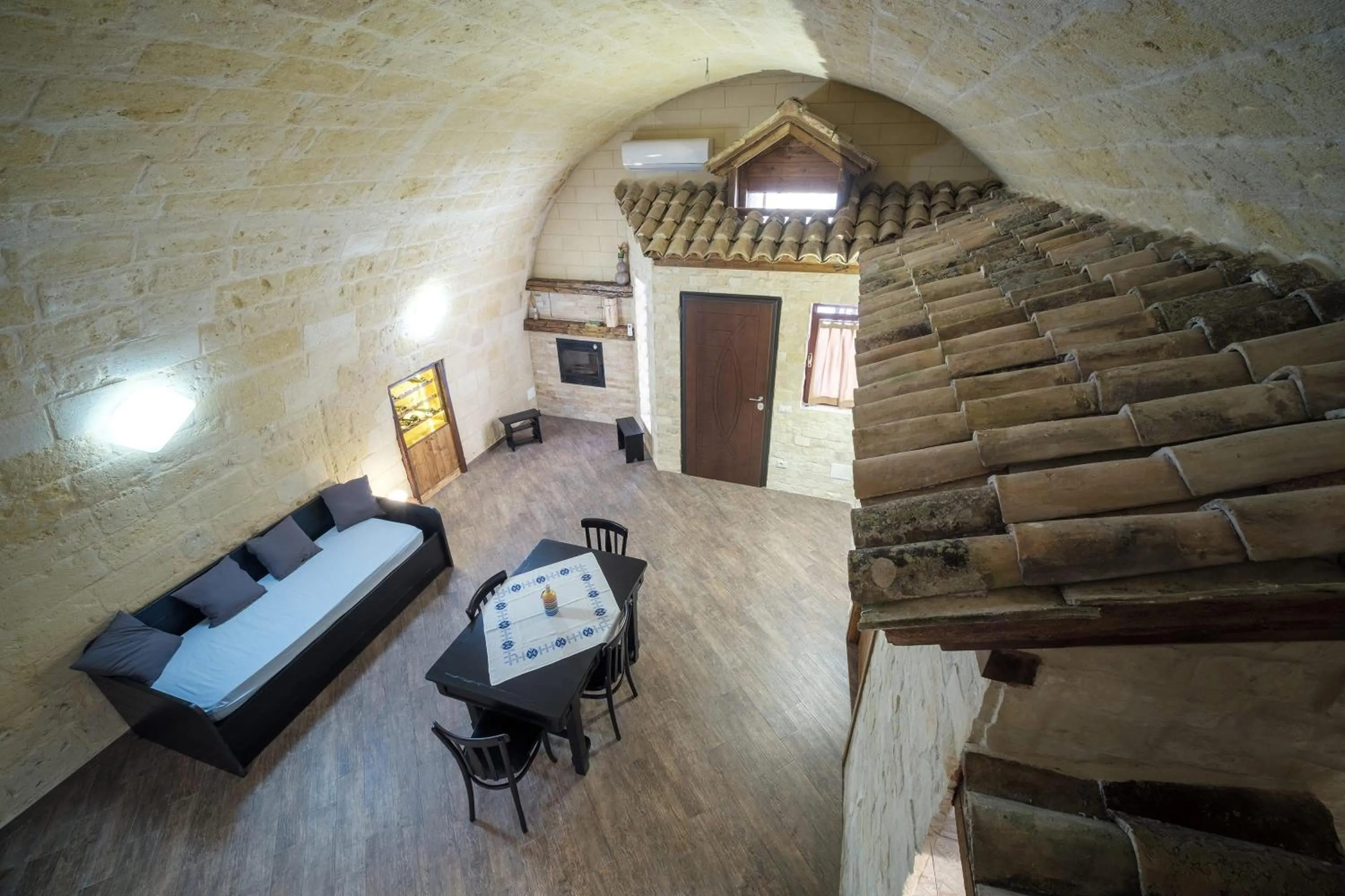 ROBERTO's Guest House