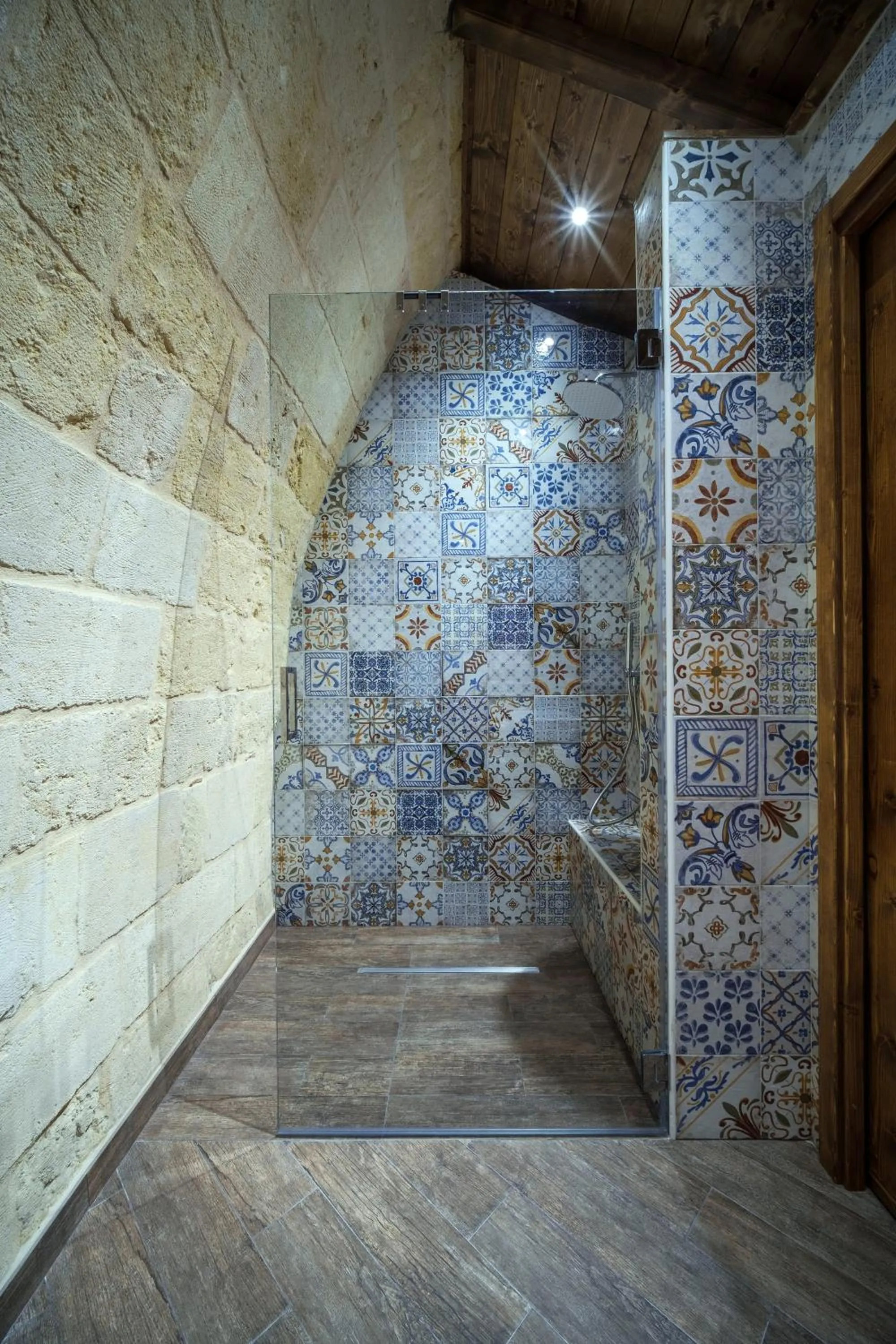 ROBERTO's Guest House