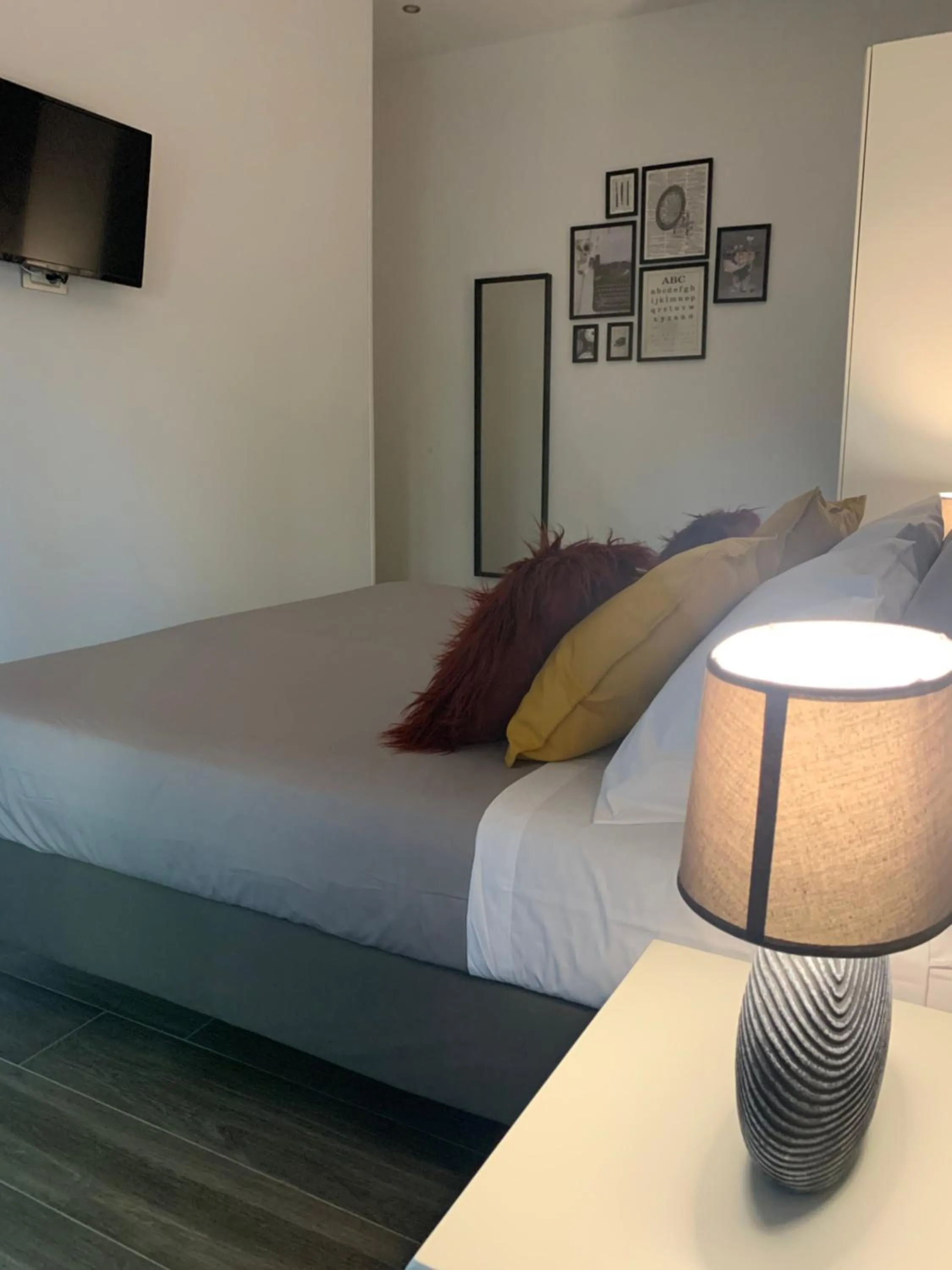 Bed in 4 Vatican Rooms