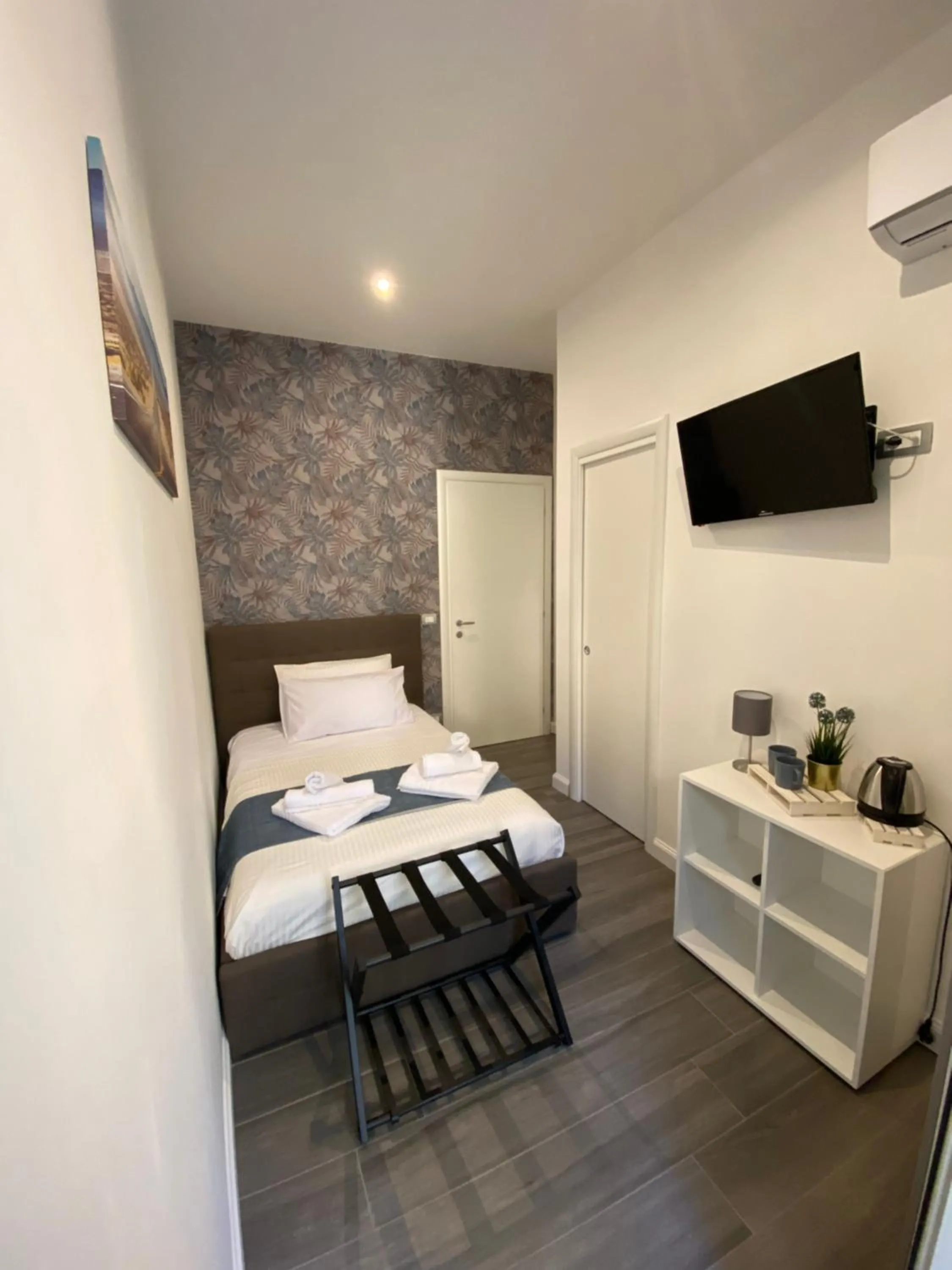 Bed in 4 Vatican Rooms