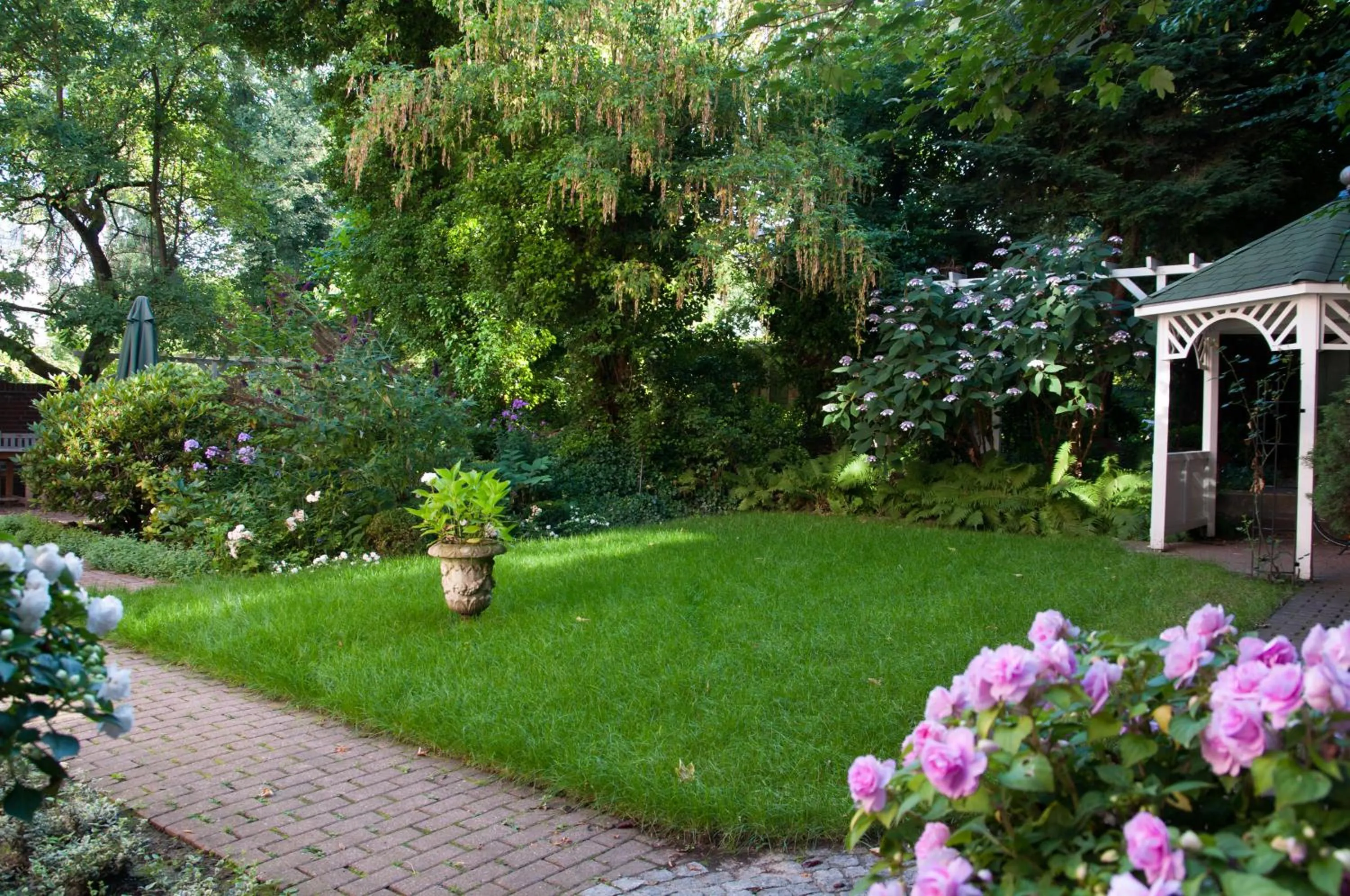 Garden in von Deska Townhouses - Ivy House