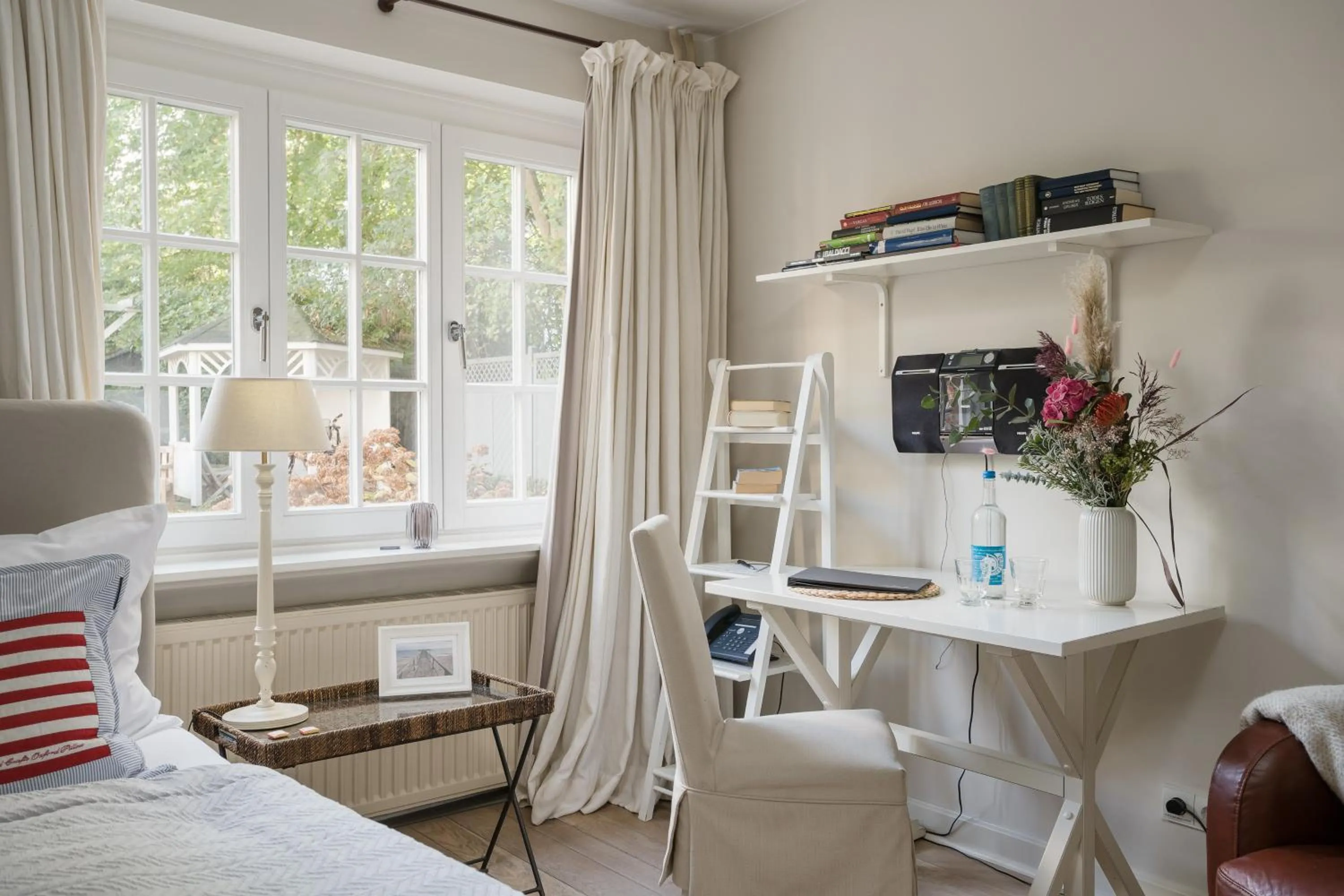 Photo of the whole room in von Deska Townhouses - Ivy House