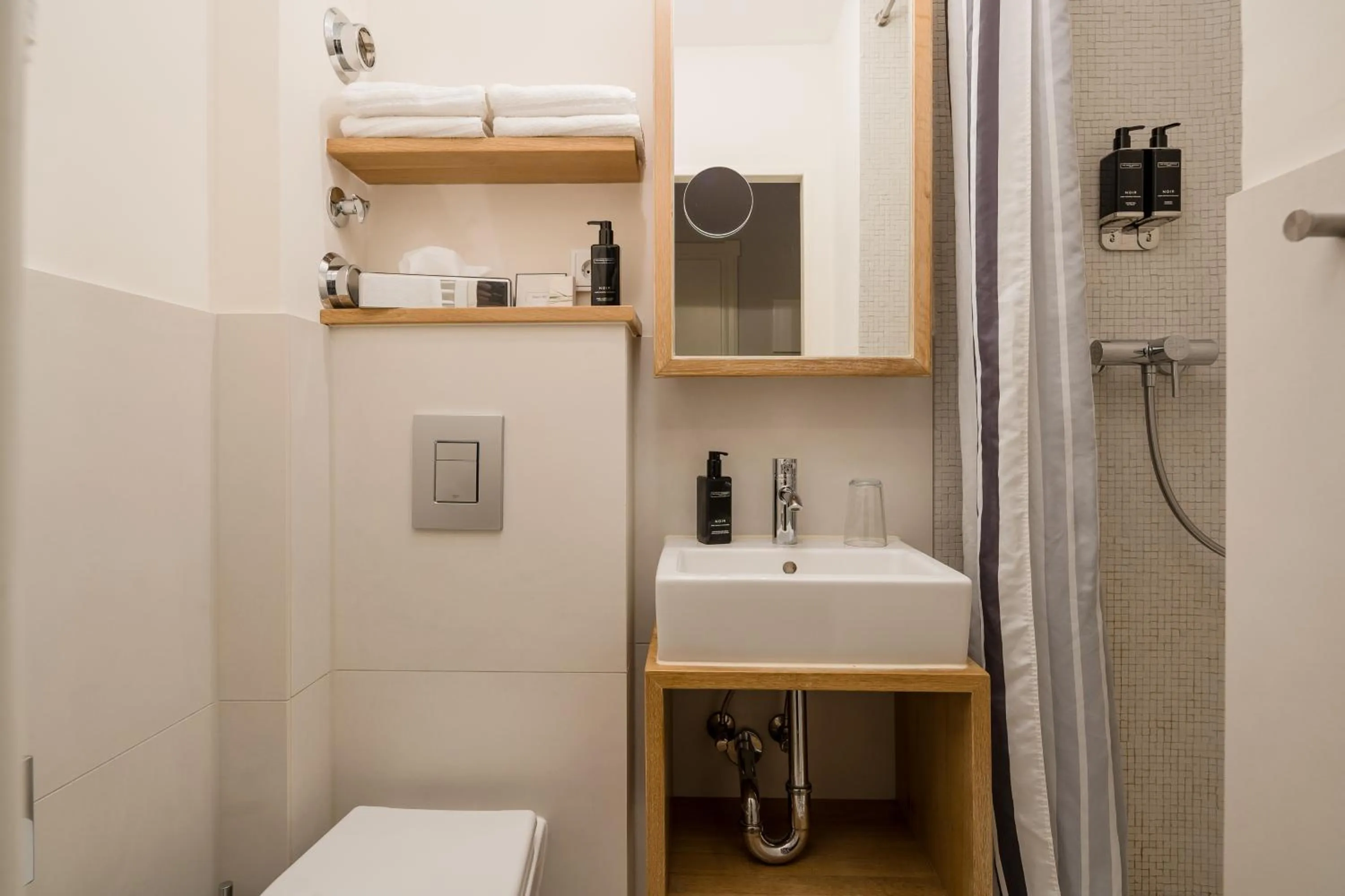 Bathroom in von Deska Townhouses - Ivy House