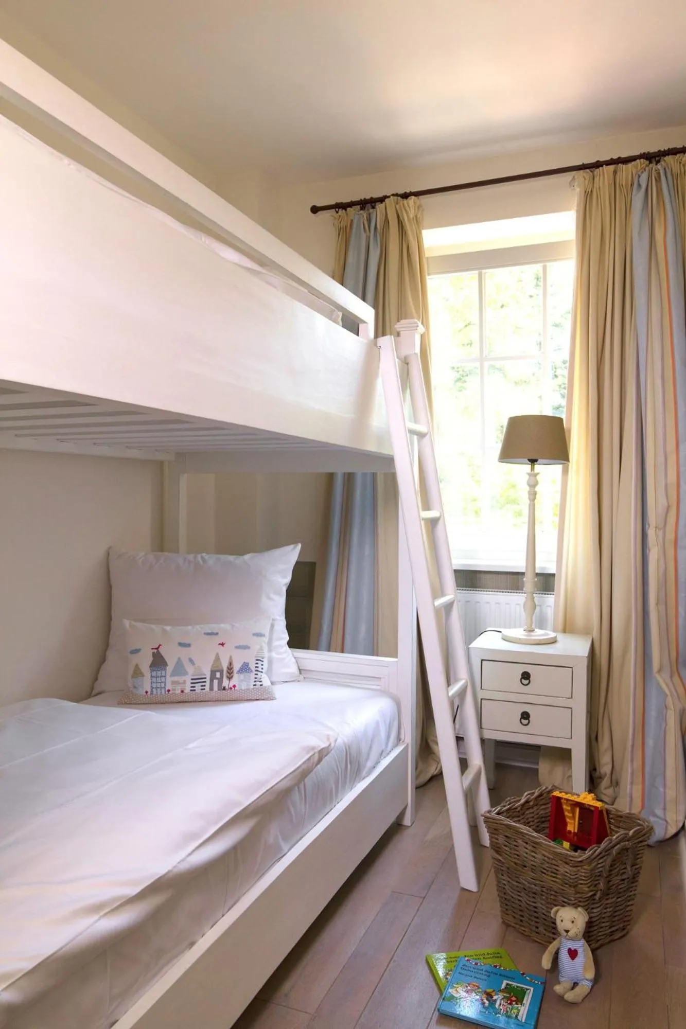 Photo of the whole room, Bed in von Deska Townhouses - Ivy House