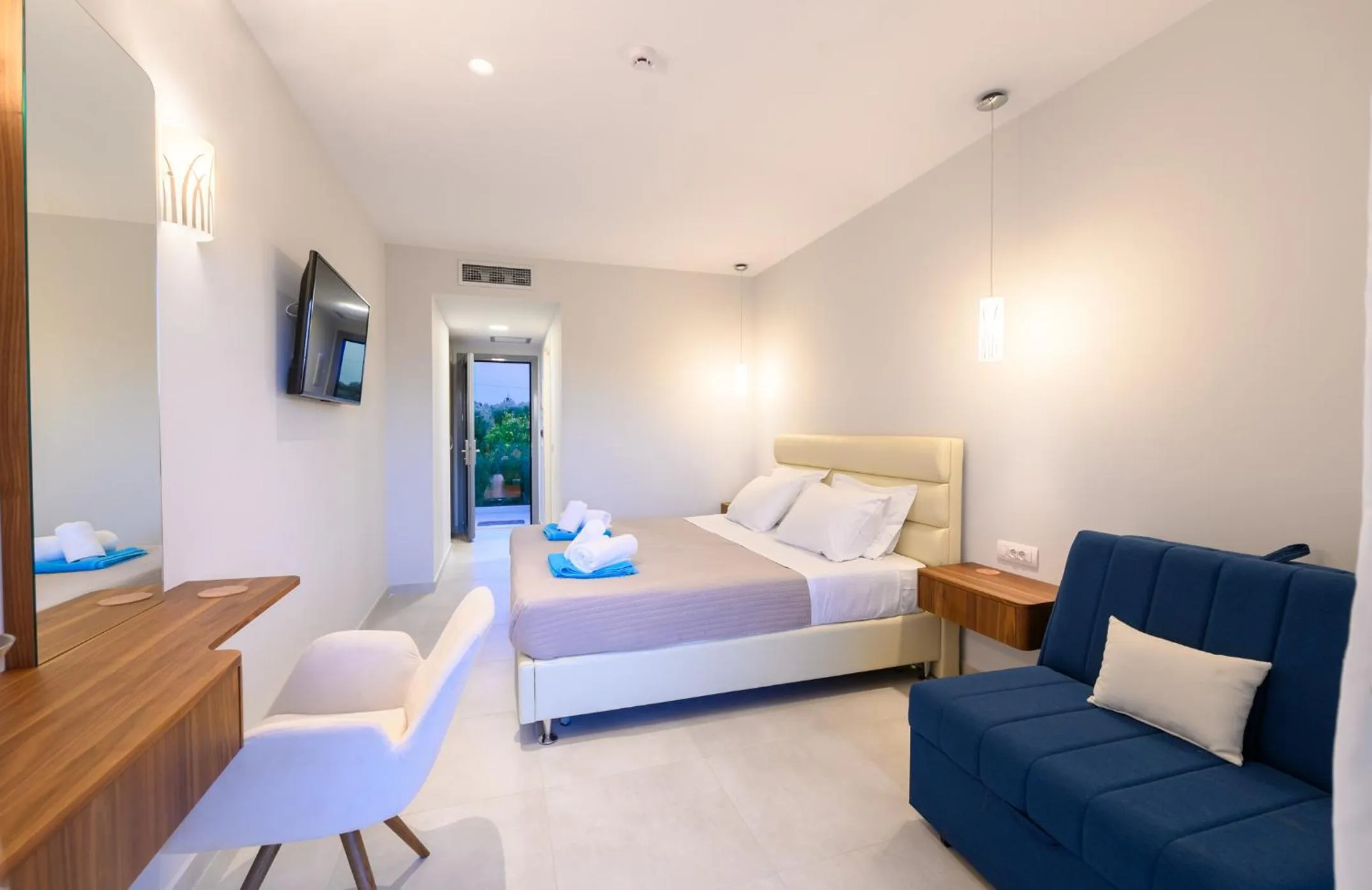 Photo of the whole room in Alonaki Resort