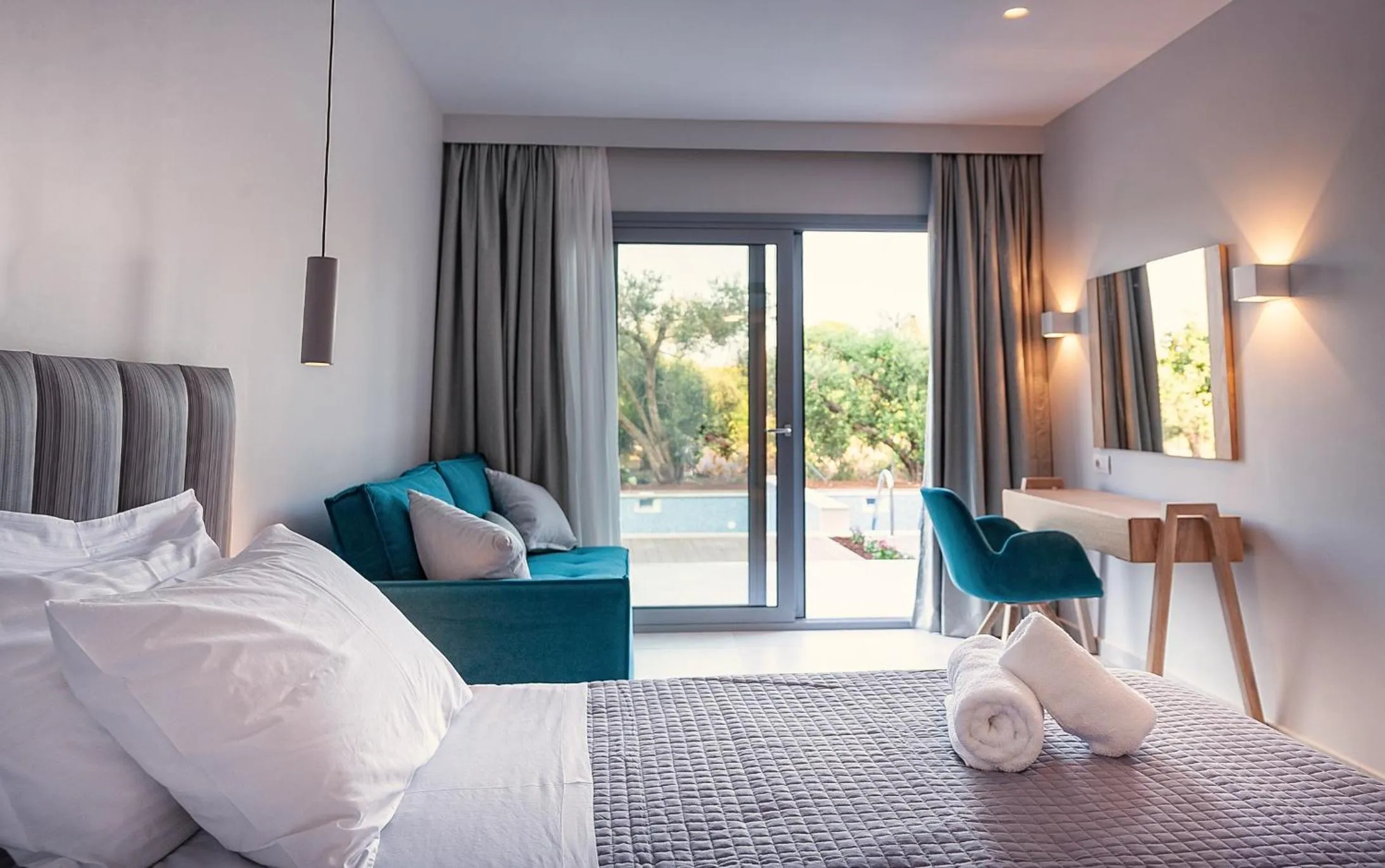 Photo of the whole room, Bed in Alonaki Resort