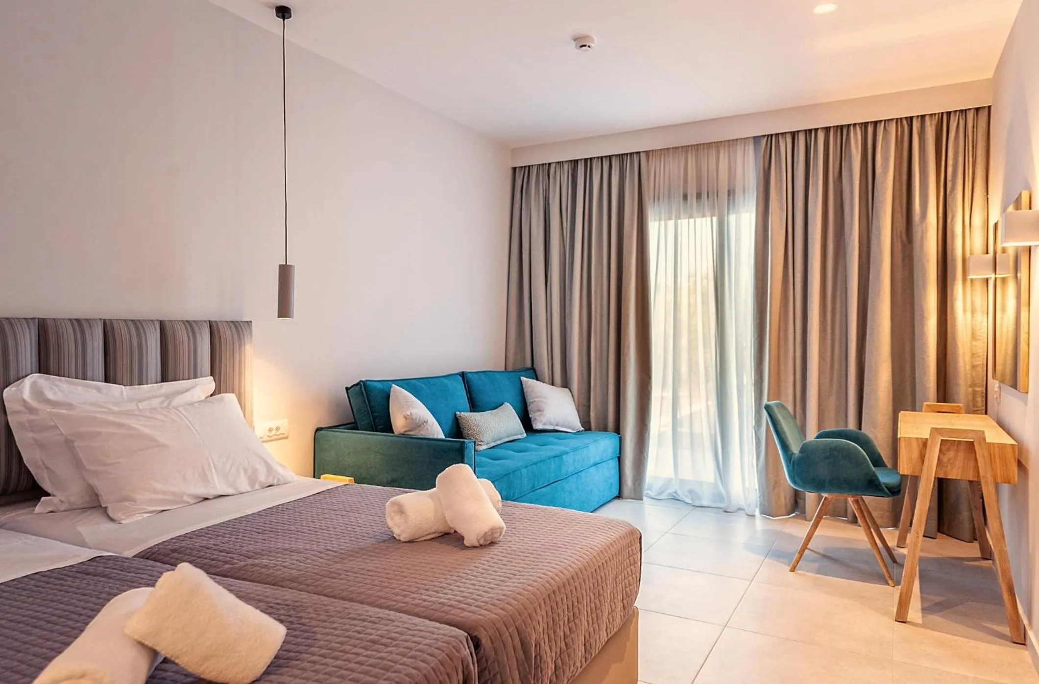 Photo of the whole room, Bed in Alonaki Resort