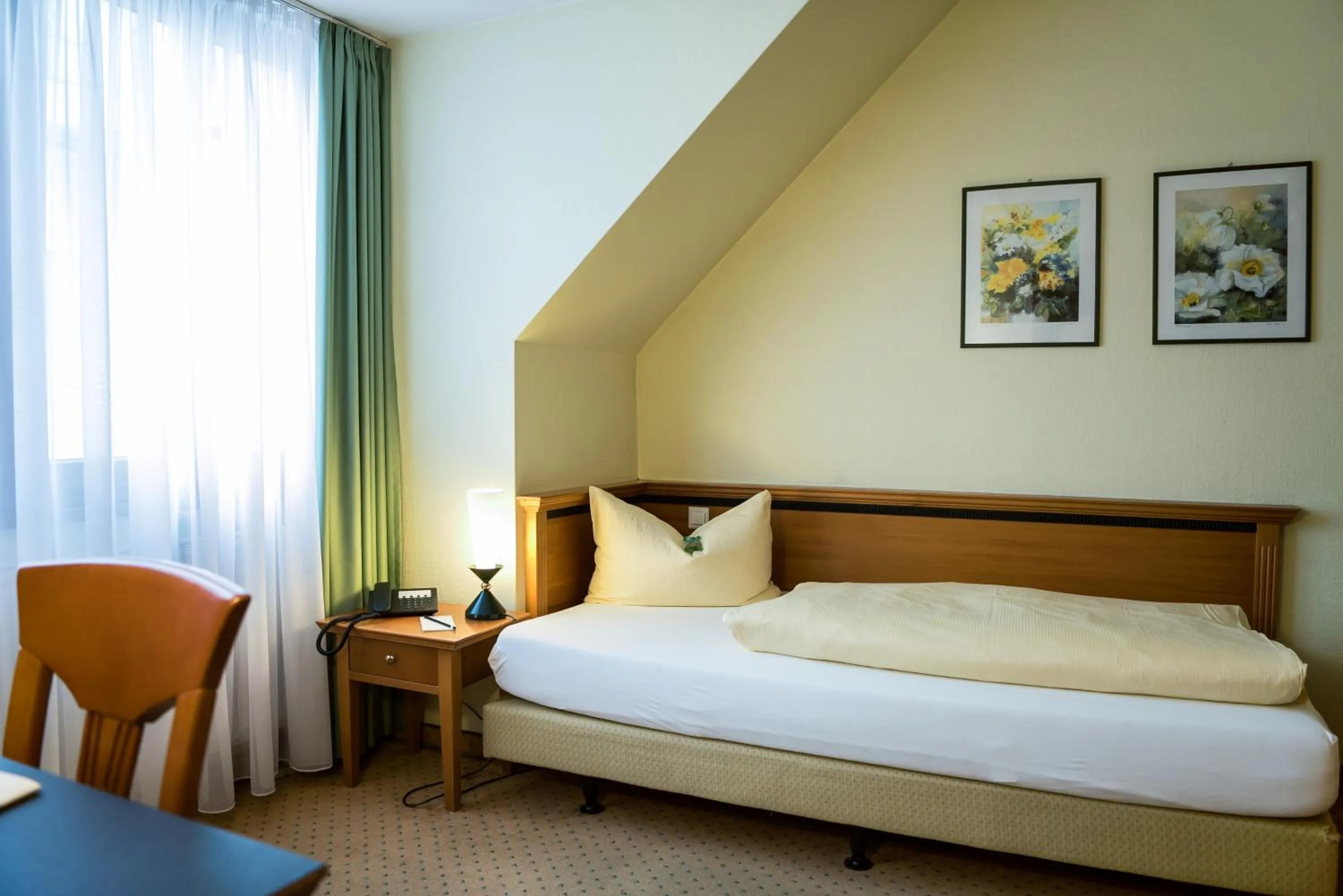 Photo of the whole room, Bed in Ringhotel Dreiländereck Zittau