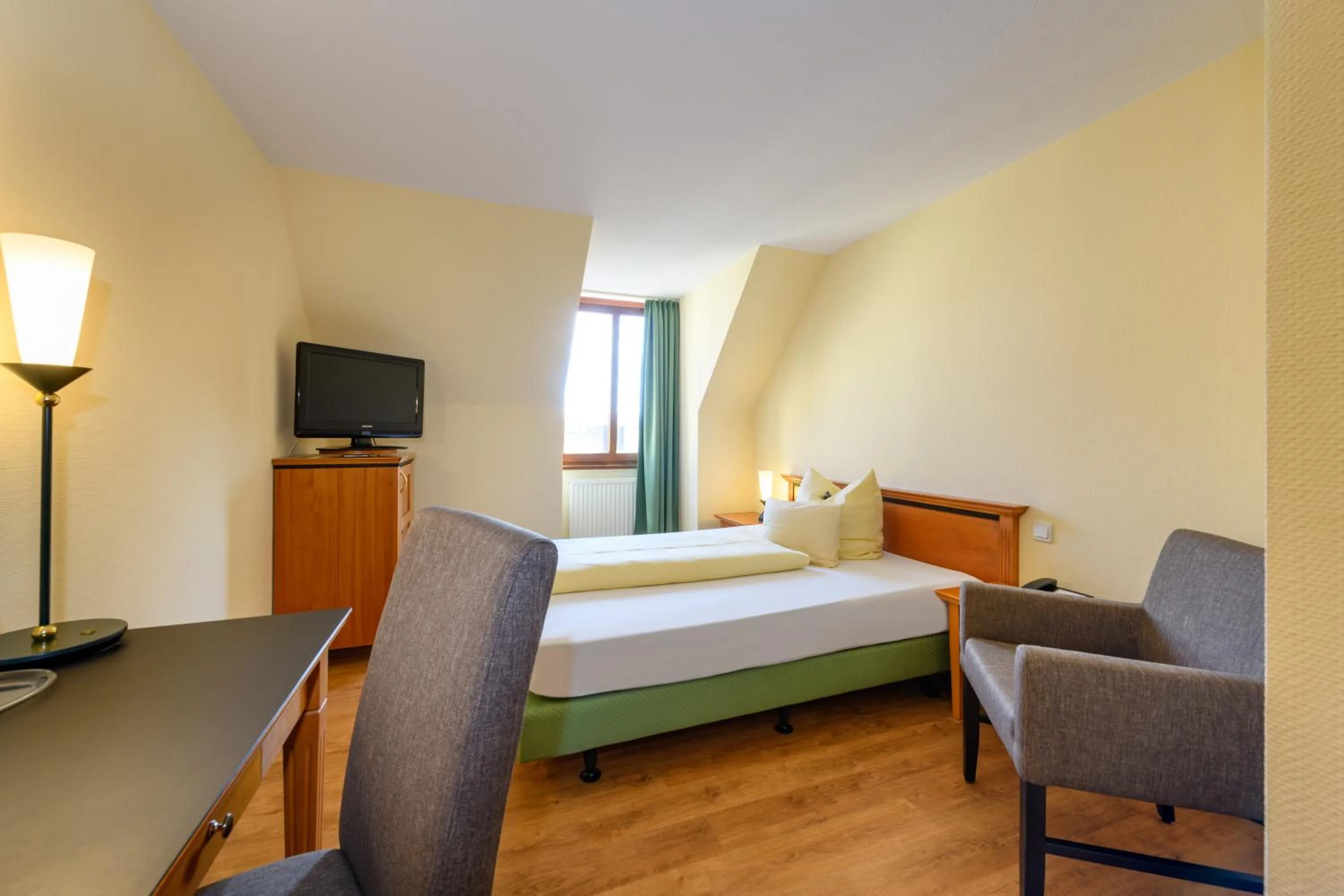 Photo of the whole room, Bed in Ringhotel Dreiländereck Zittau