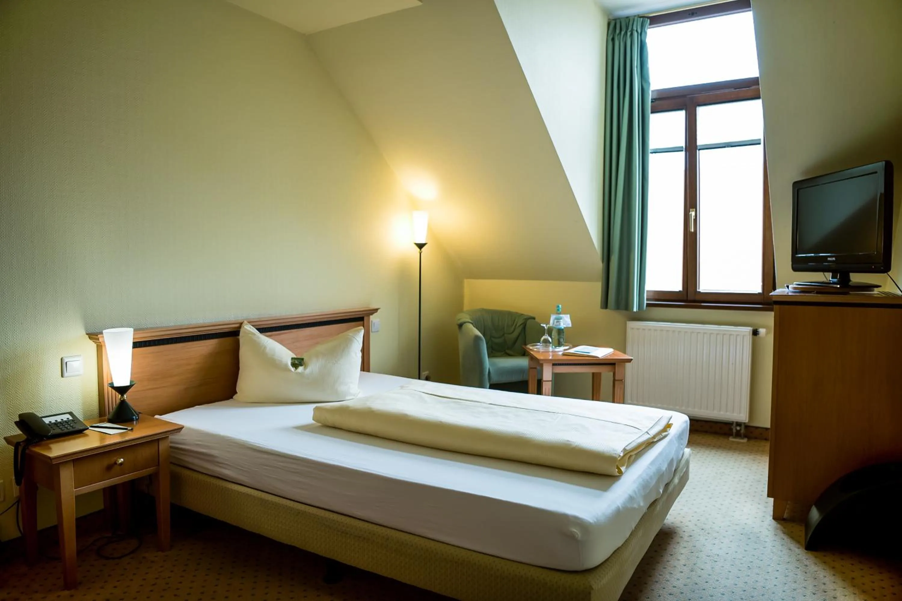 Photo of the whole room, Bed in Ringhotel Dreiländereck Zittau