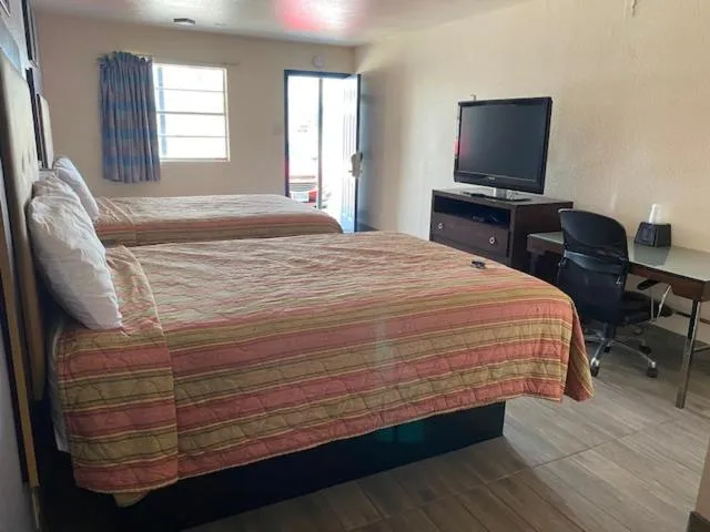 Bed in Texas Inn Seguin