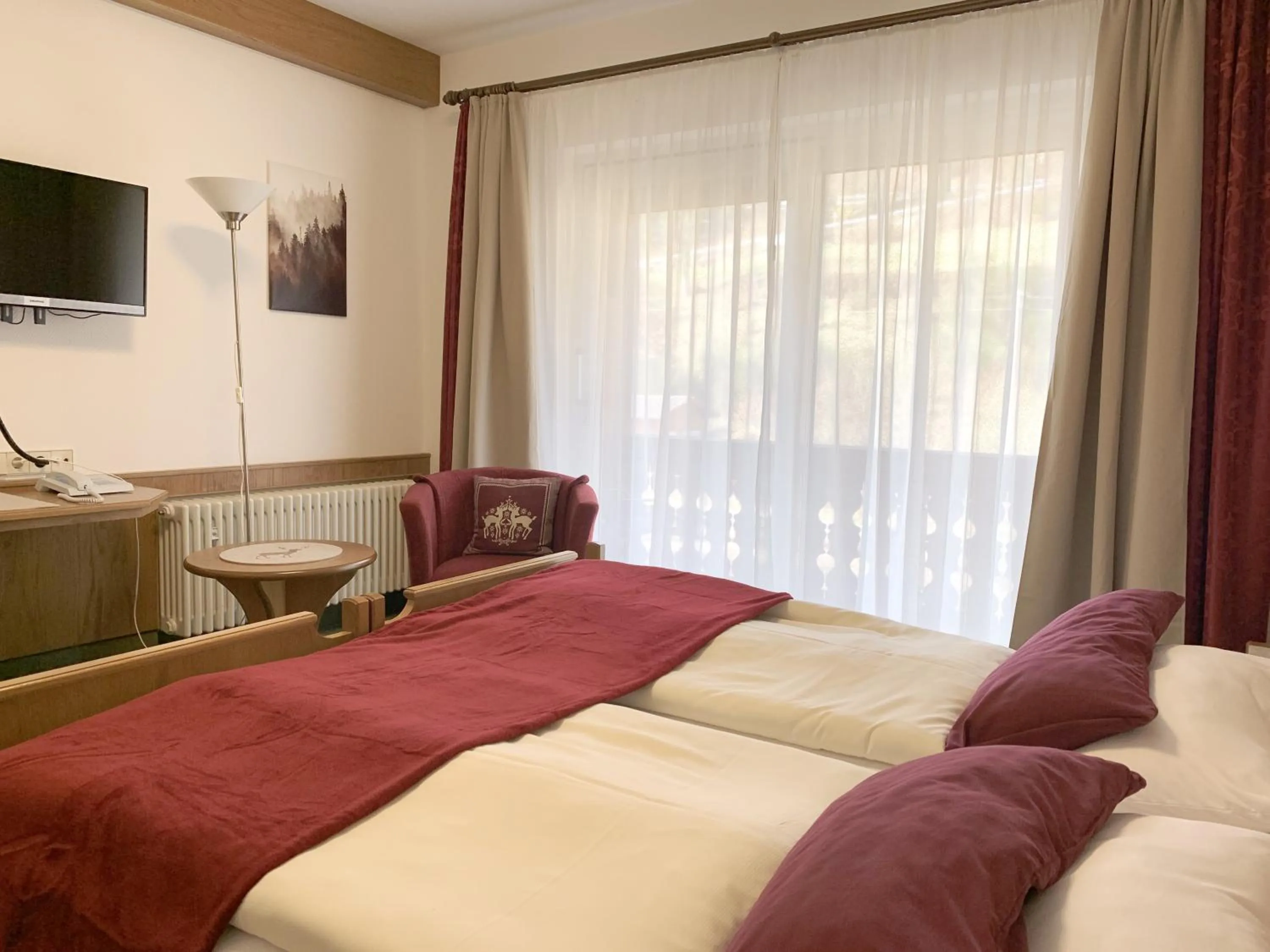 Photo of the whole room, Bed in Landhotel Untere Kapfenhardter Mühle