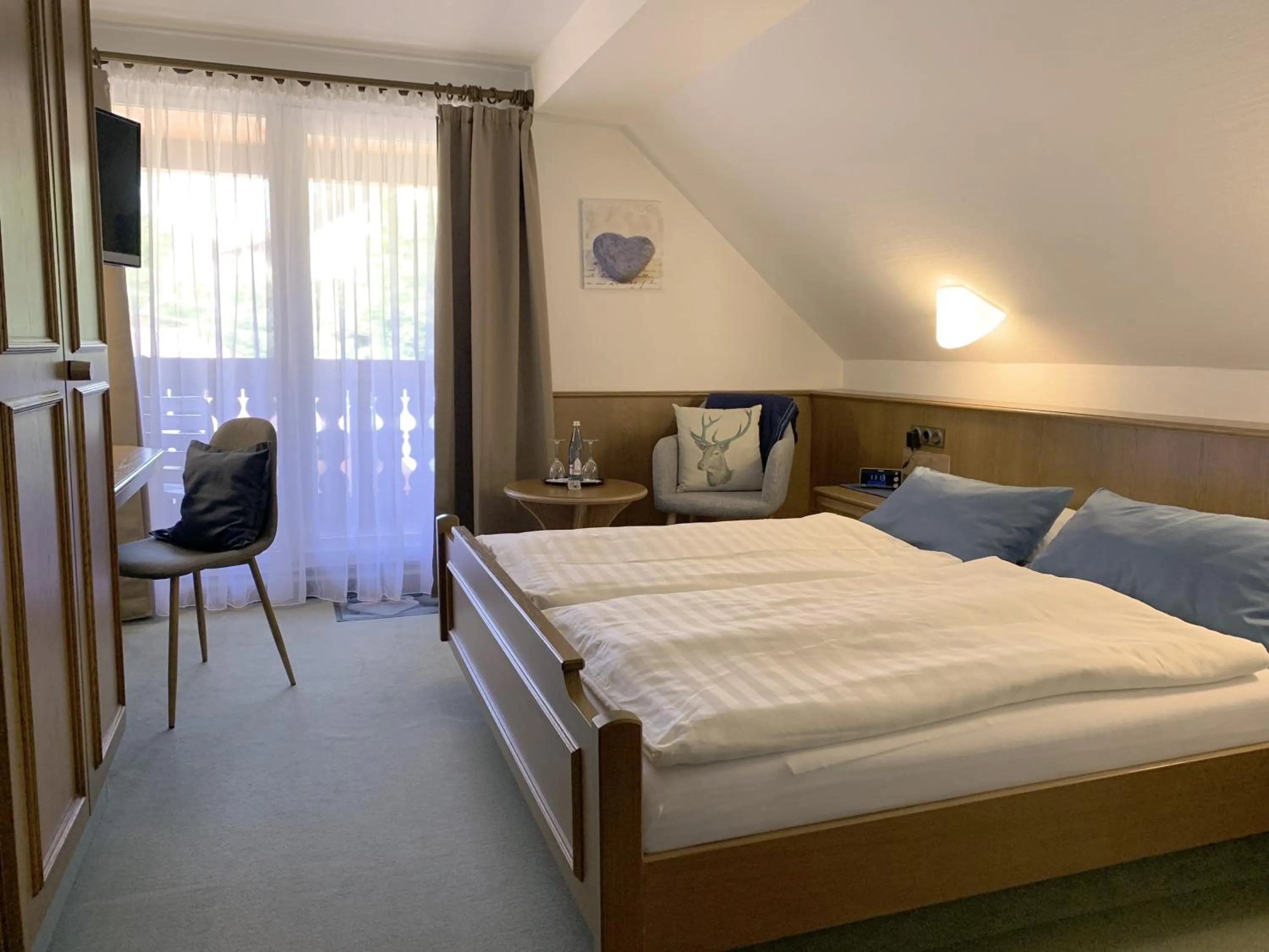 Photo of the whole room, Bed in Landhotel Untere Kapfenhardter Mühle