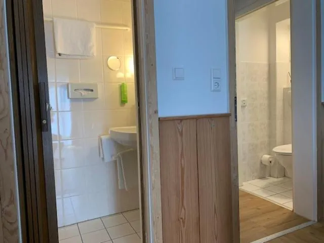 Bathroom in Landhotel Untere Kapfenhardter Mühle