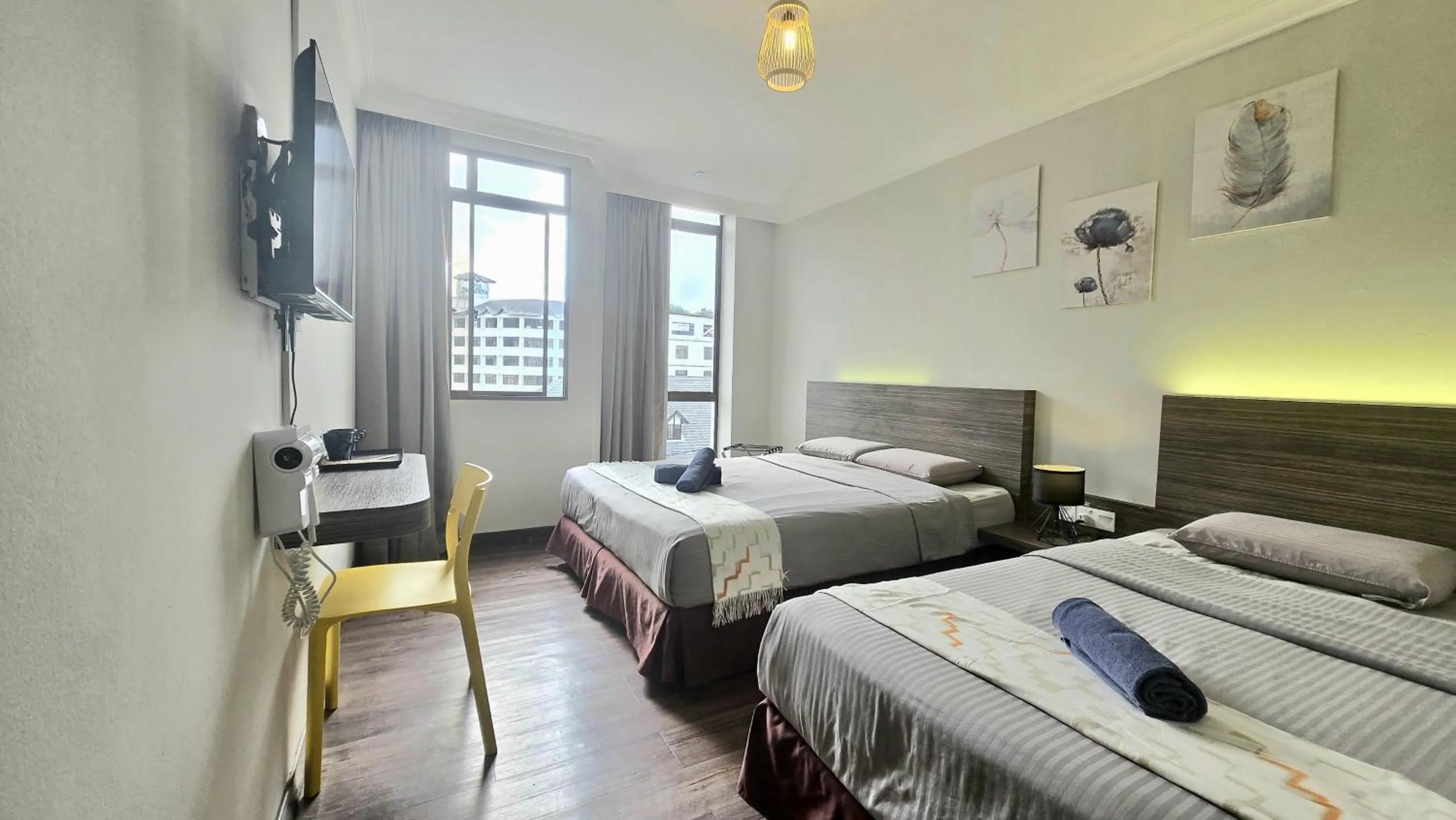 Bed in Parkland Hotel