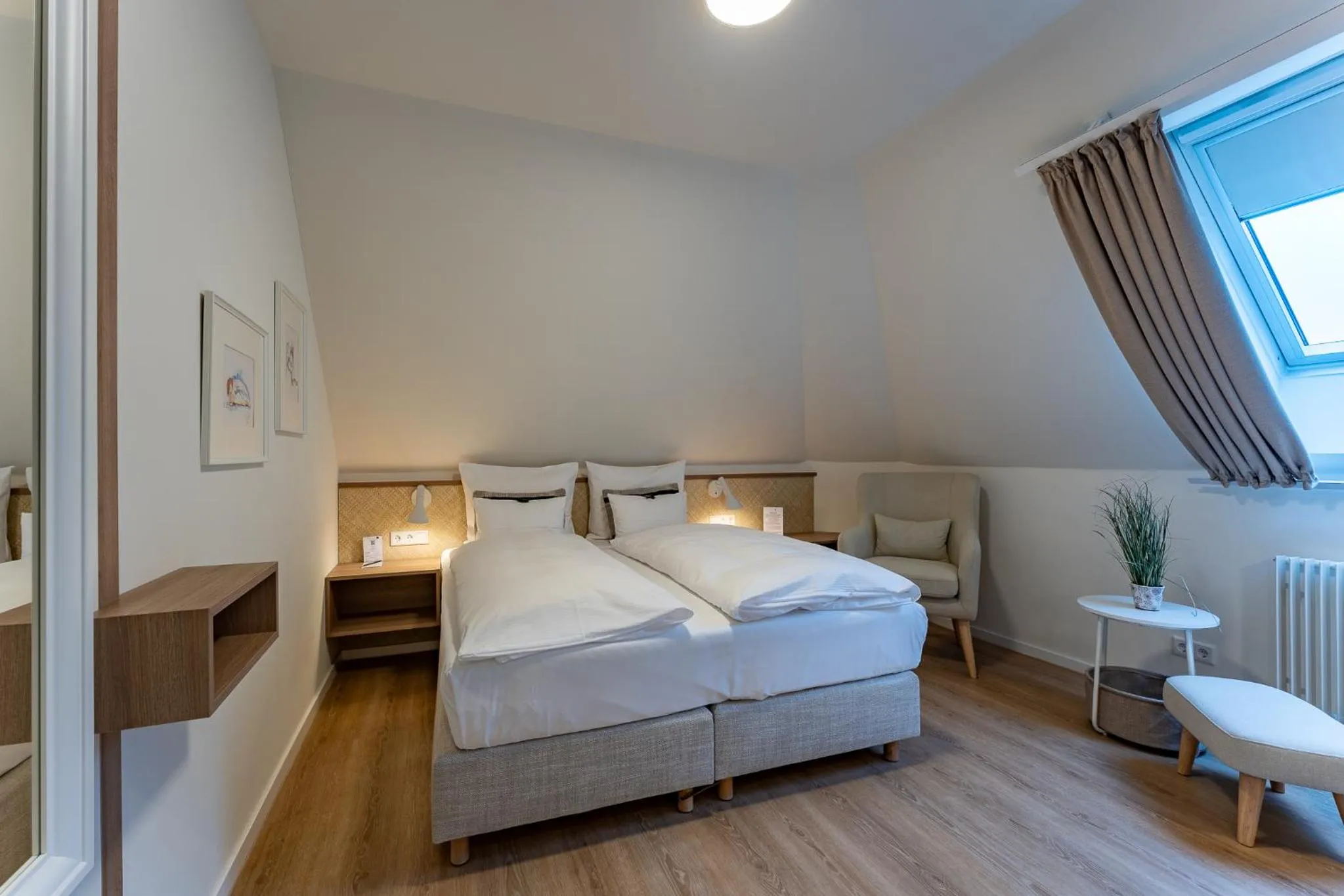 Photo of the whole room, Bed in Wellings Romantik Hotel zur Linde