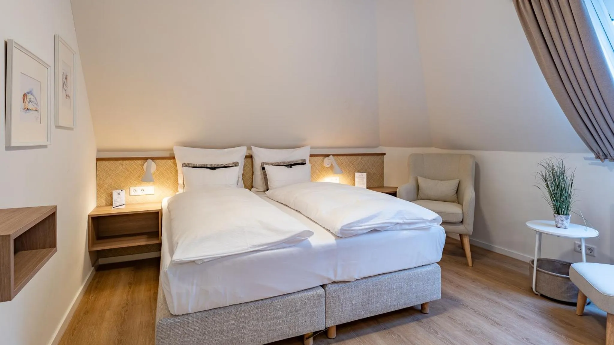 Photo of the whole room, Bed in Wellings Romantik Hotel zur Linde