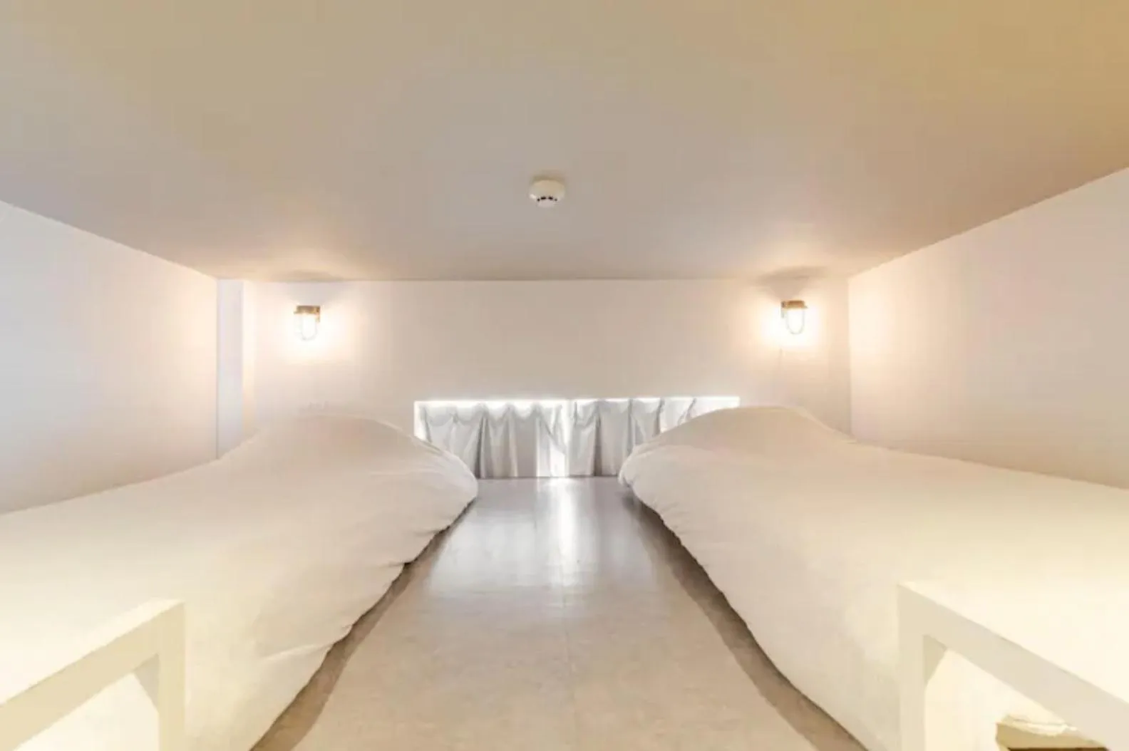 Bed in 8b HOTEL -Osaka Nishikujo APARTMENT-