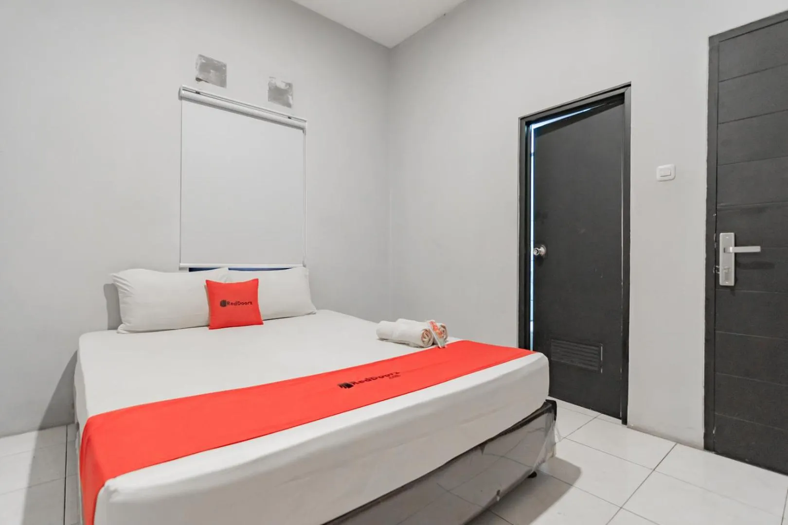 Bedroom, Bed in RedDoorz near Exit Toll Pasteur 4
