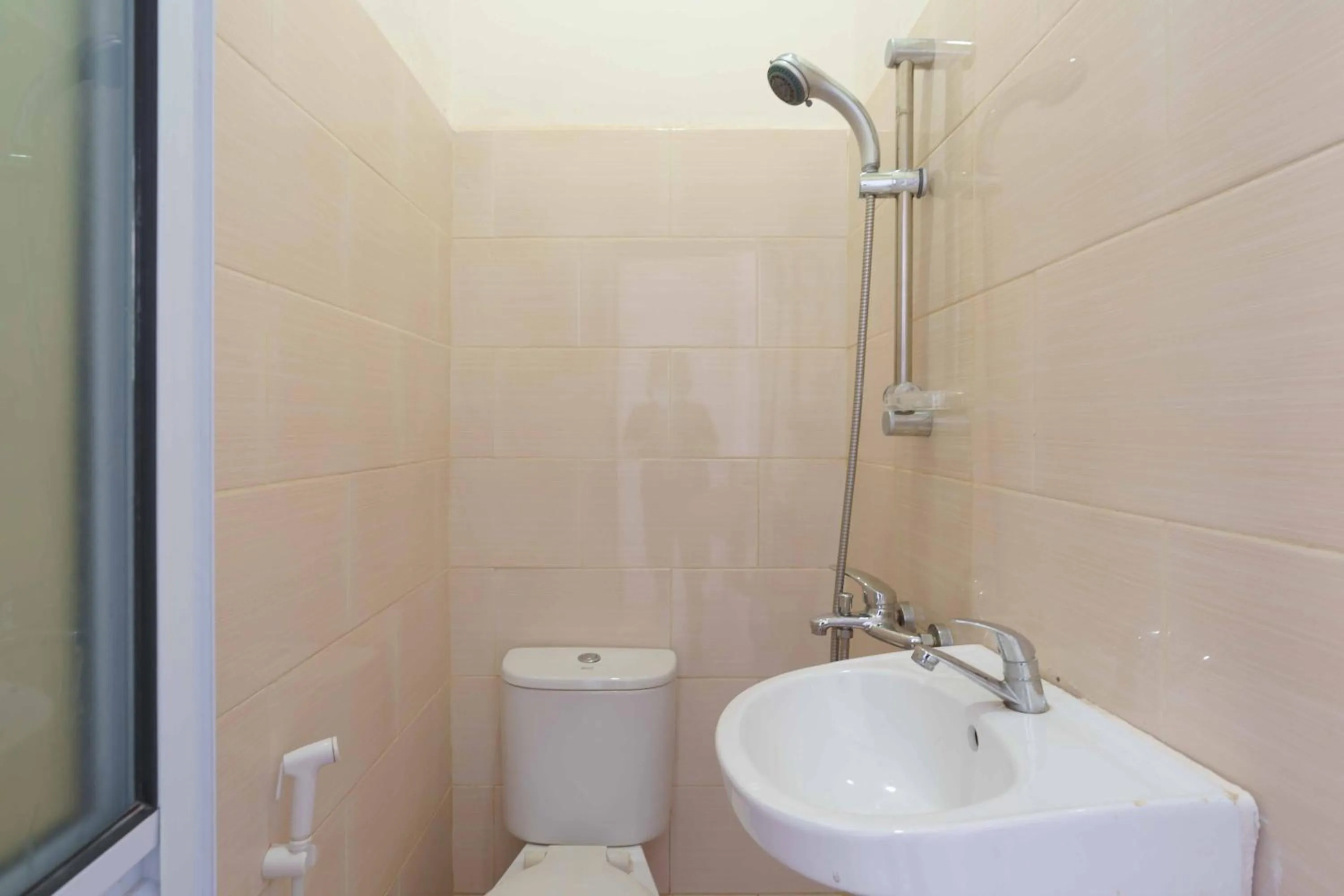 RedDoorz near Plaza Botania 1 Batam