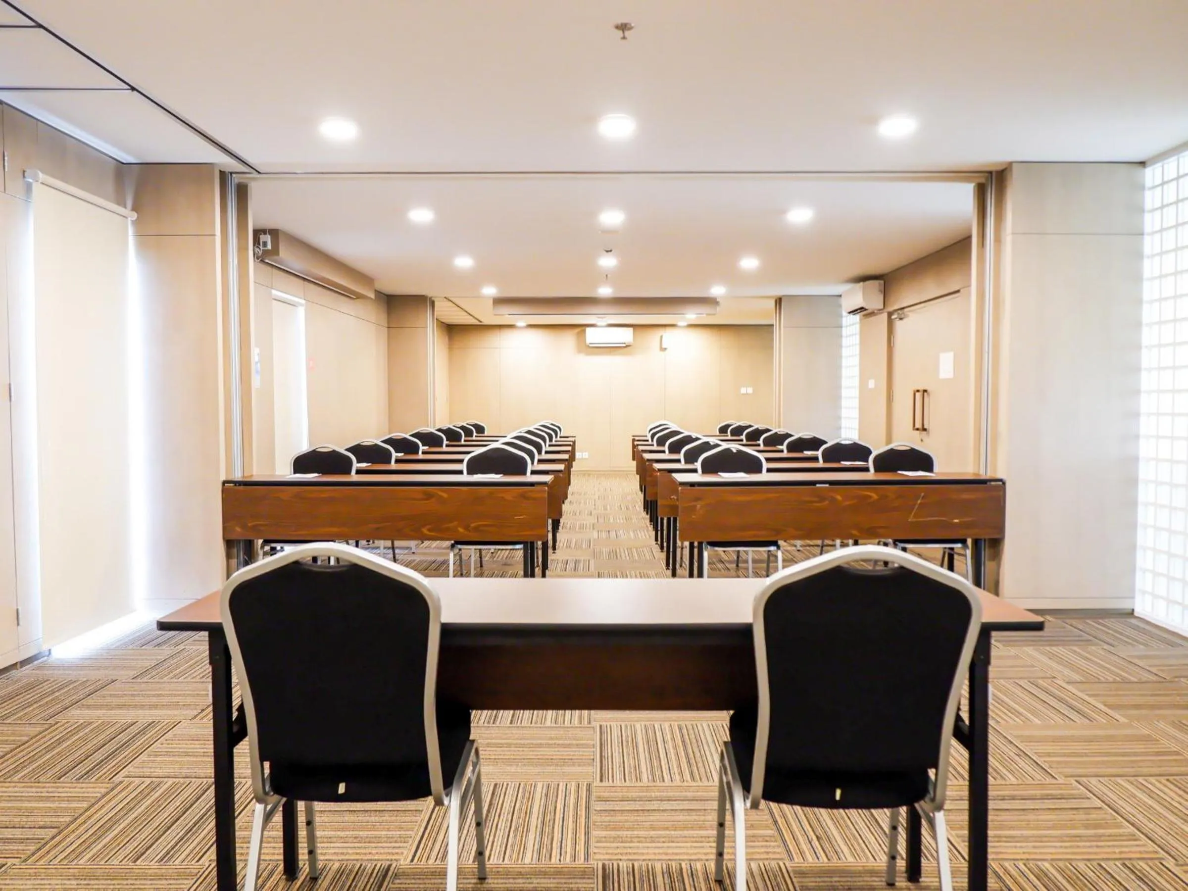 Meeting/conference room in Swiss-Belexpress Cilegon