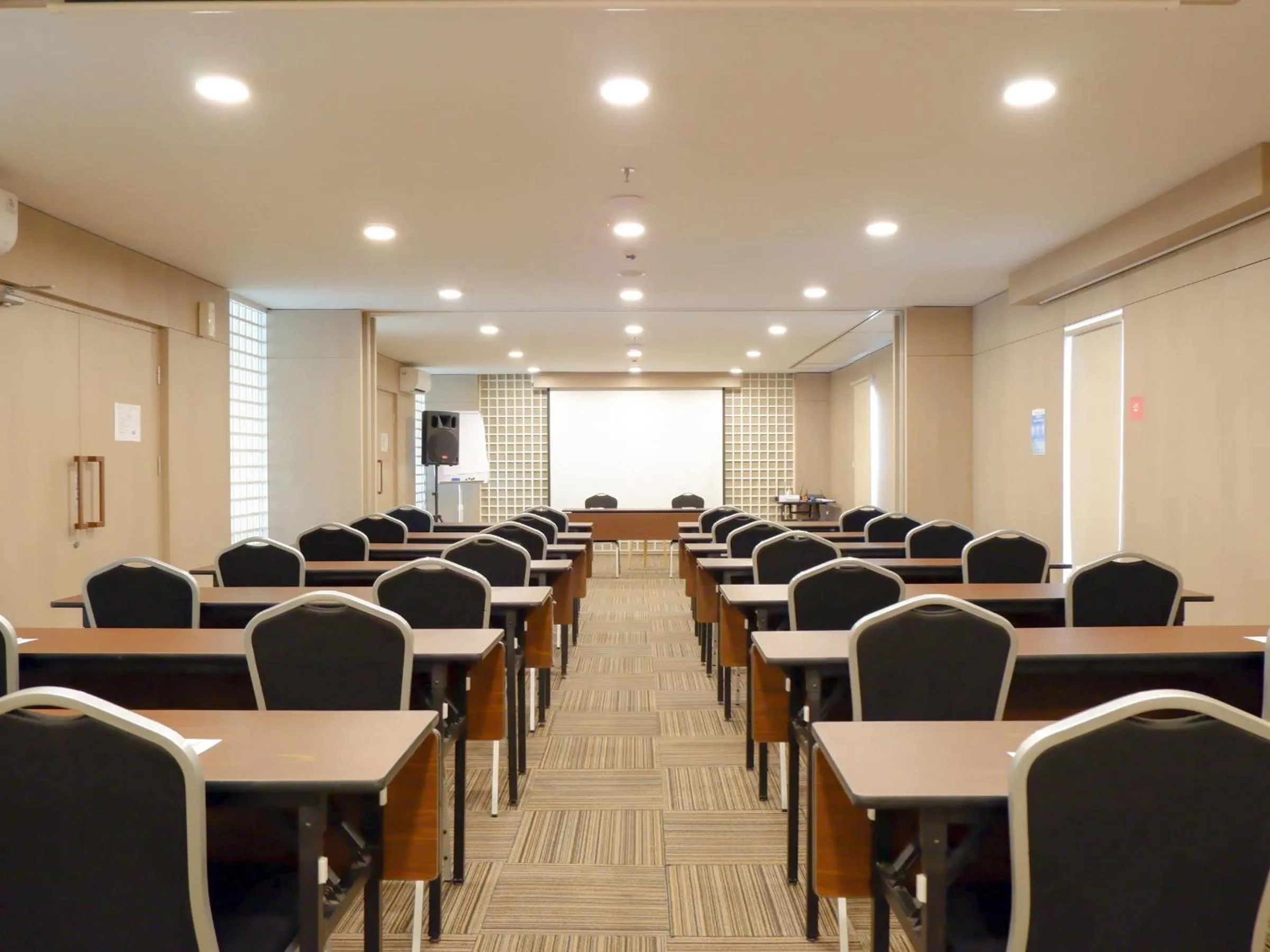 Meeting/conference room in Swiss-Belexpress Cilegon