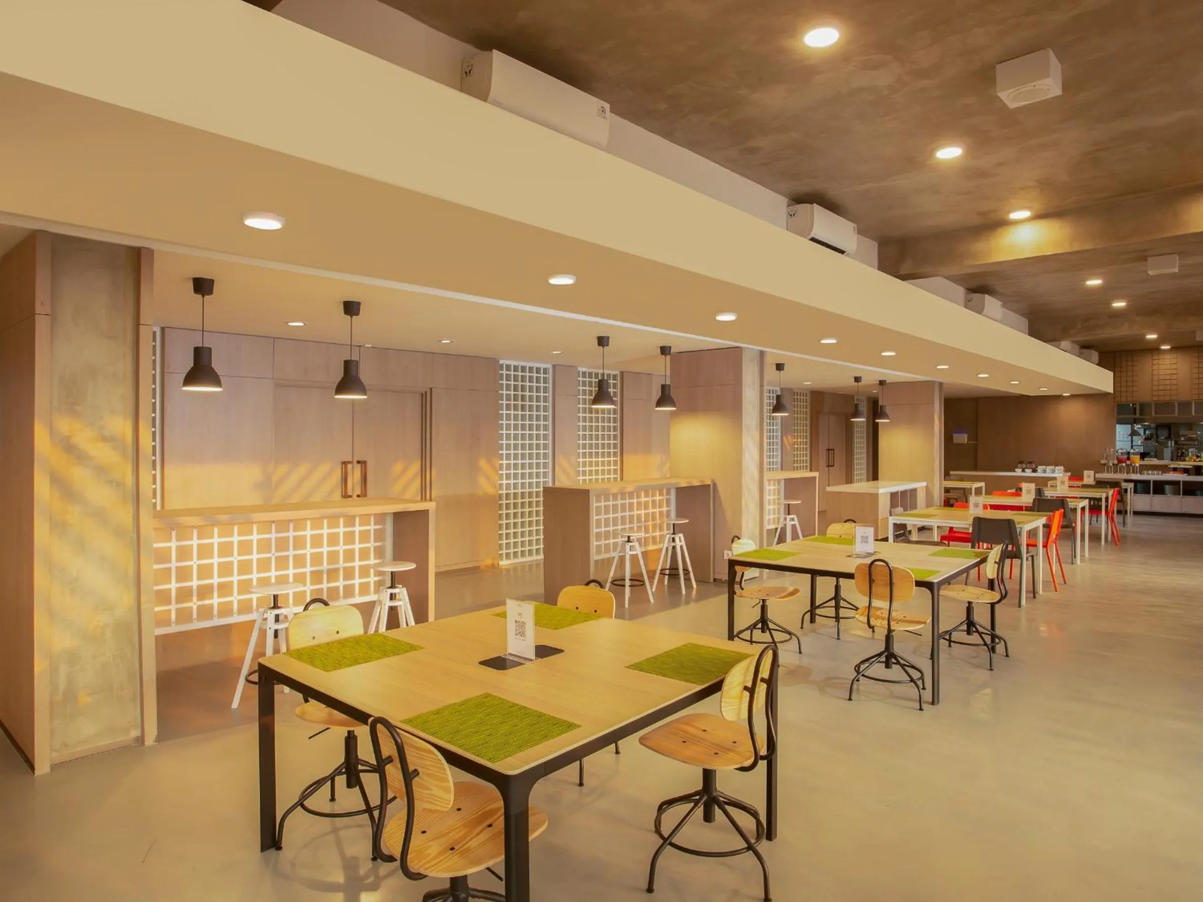 Restaurant/places to eat in Swiss-Belexpress Cilegon