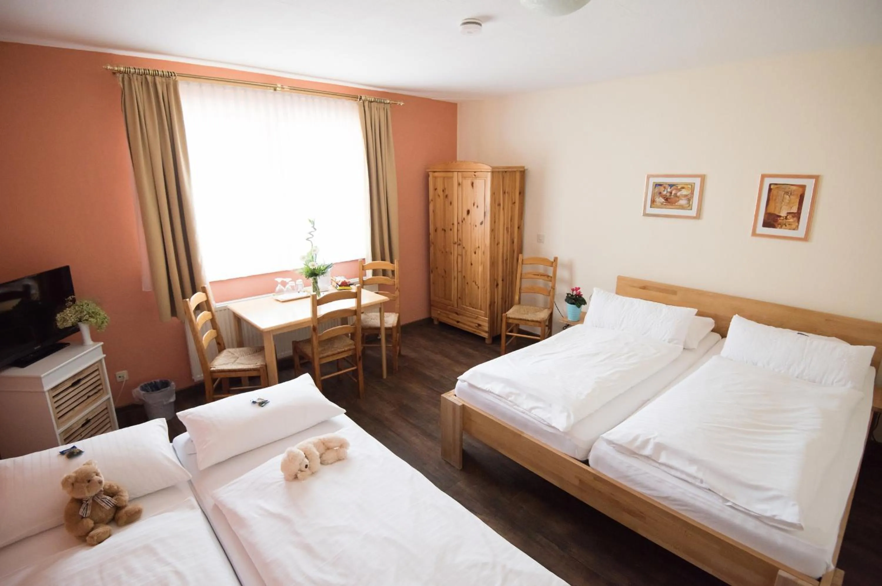 Photo of the whole room, Bed in Hotel-Pension Am Böhmepark