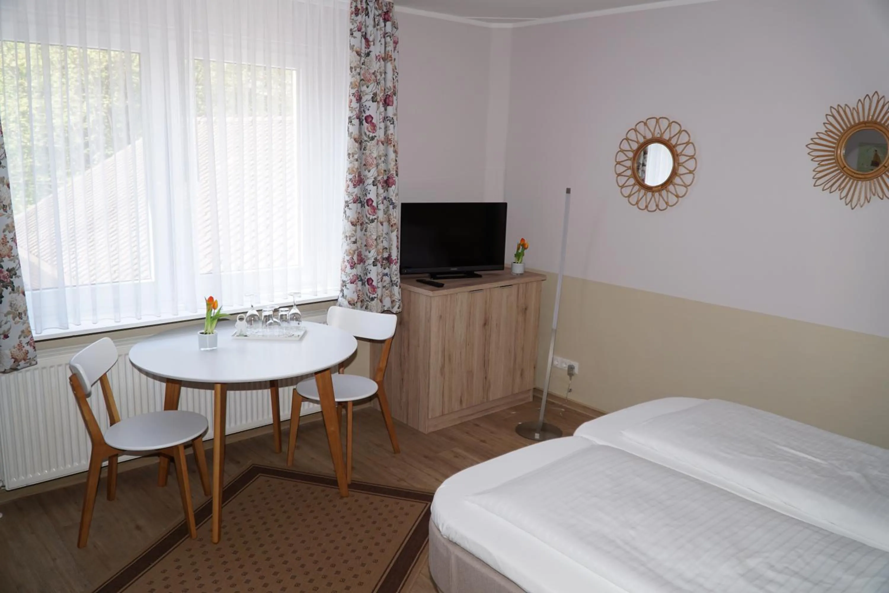 Photo of the whole room, Bed in Hotel-Pension Am Böhmepark