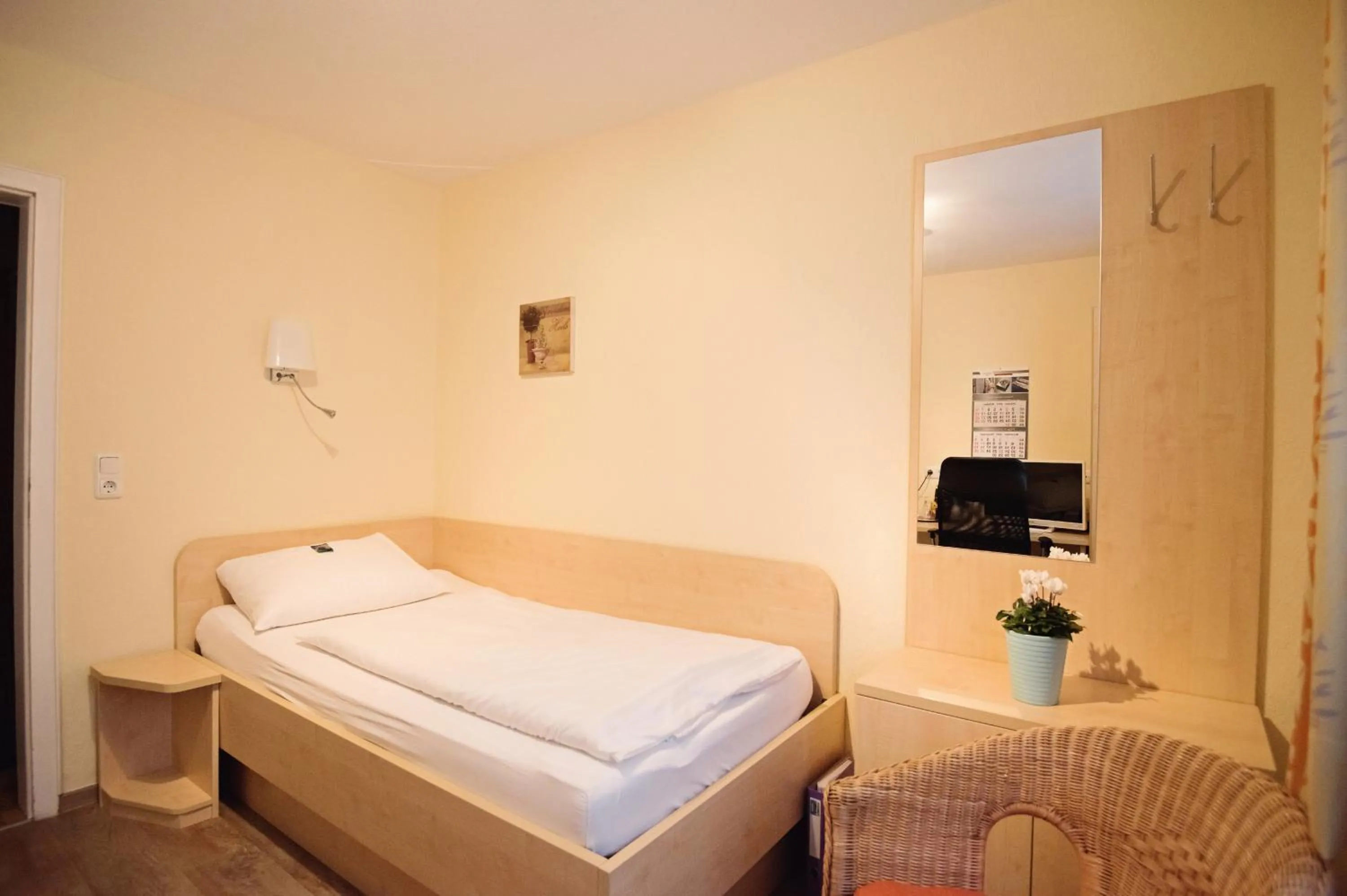 Photo of the whole room, Bed in Hotel-Pension Am Böhmepark