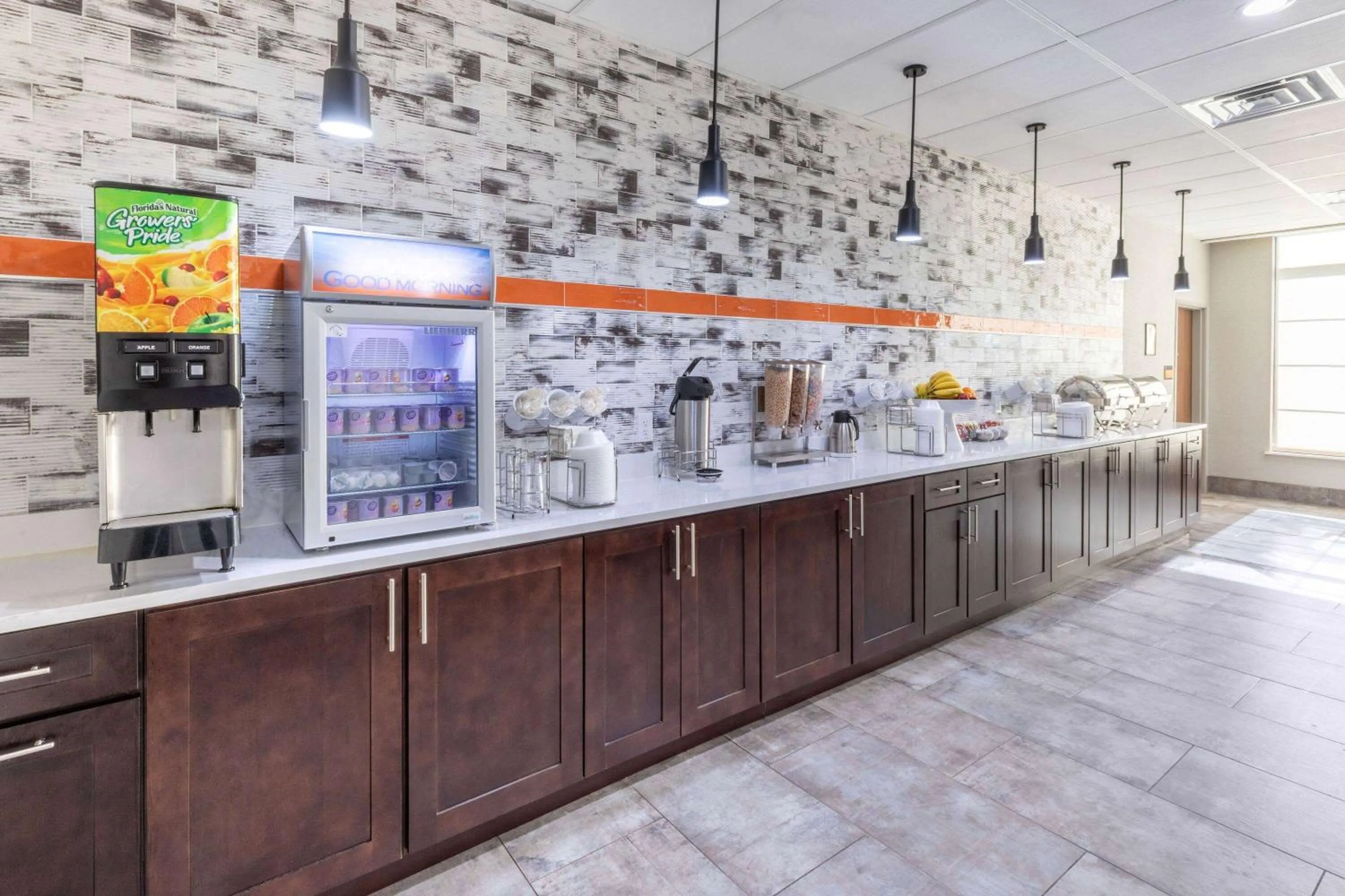 Restaurant/places to eat in La Quinta Inn & Suites by Wyndham Dallas - Frisco Stadium