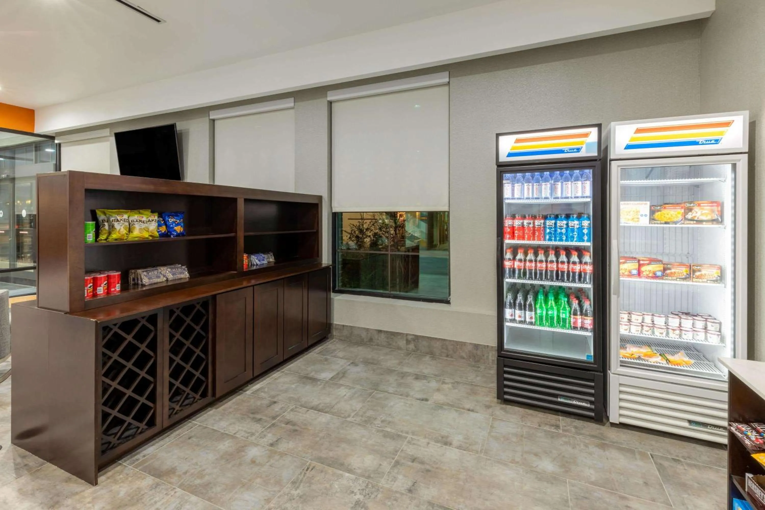 Restaurant/places to eat in La Quinta Inn & Suites by Wyndham Dallas - Frisco Stadium