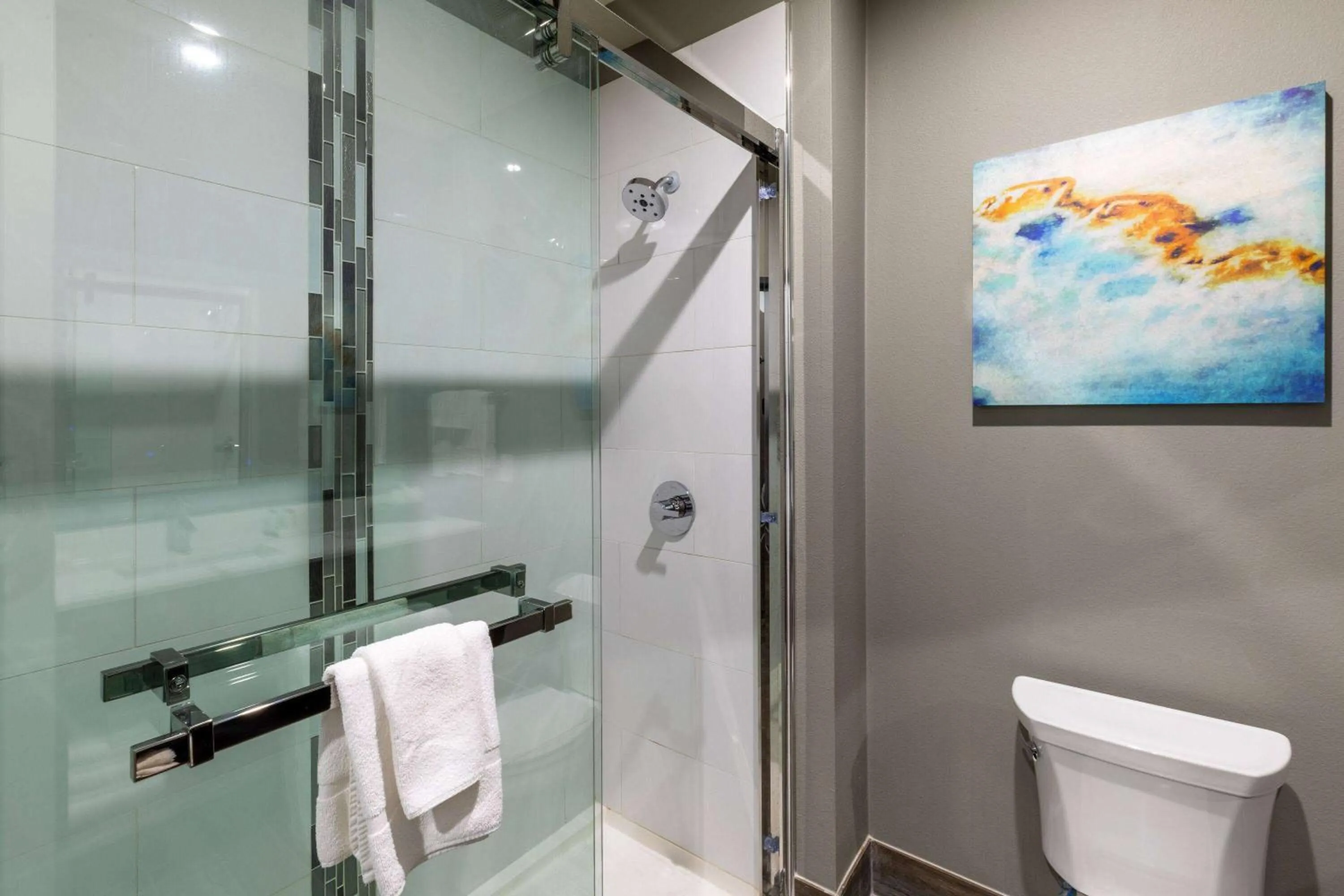 TV and multimedia in La Quinta Inn & Suites by Wyndham Dallas - Frisco Stadium