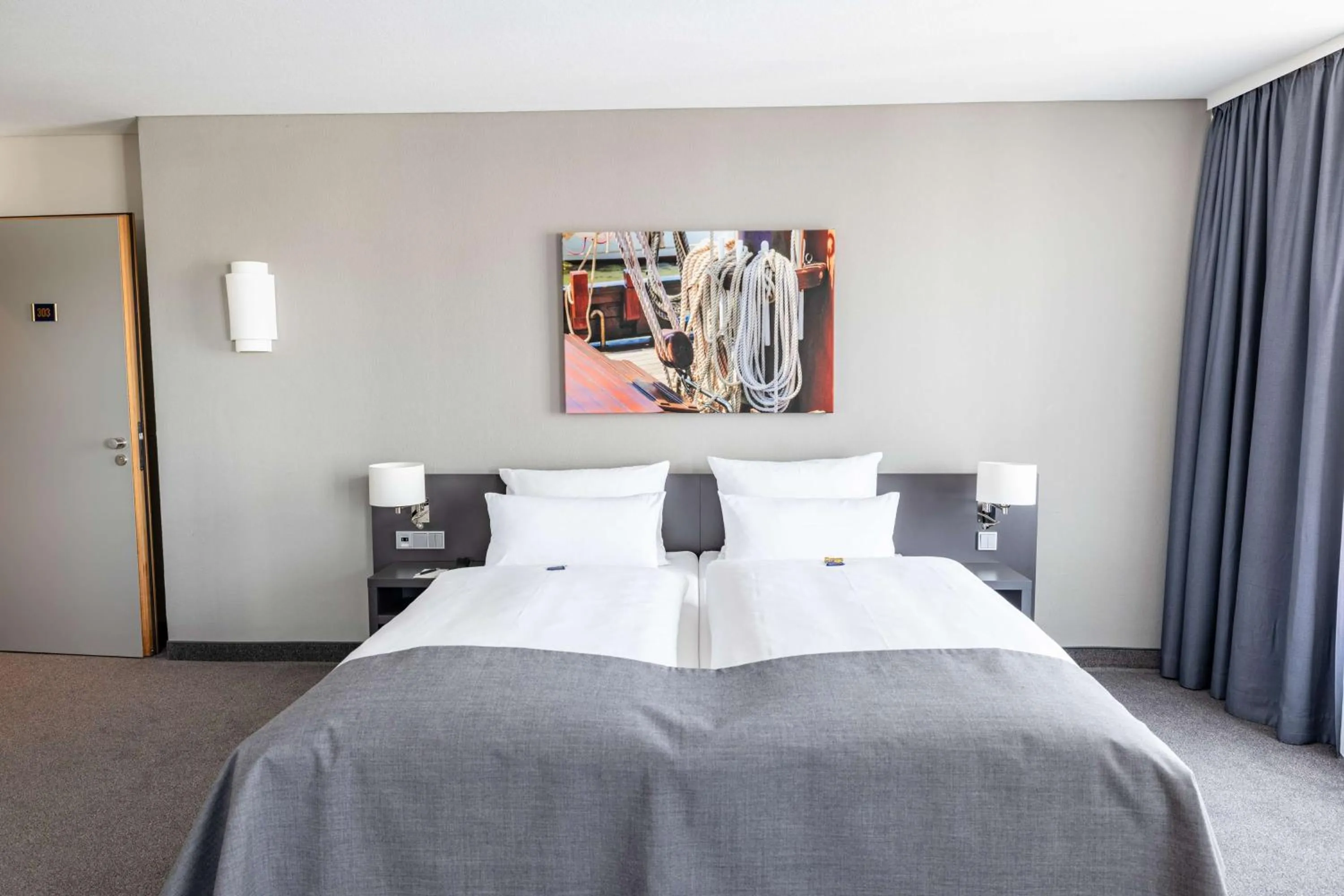 Bedroom, Bed in ATLANTIC Hotel Vegesack