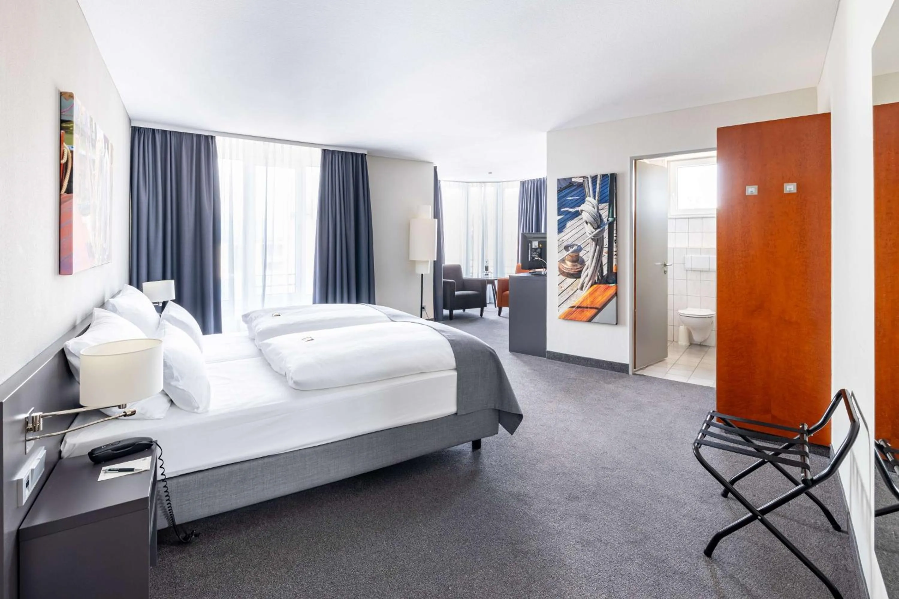 Bedroom, Bed in ATLANTIC Hotel Vegesack