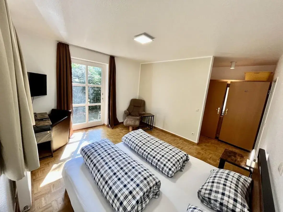 Triple Room with Private Bathroom - single occupancy in Das Landhotel zur Mühle Triple Room with Private Bathroom - single occupancy in Das Landhotel zur Mühle