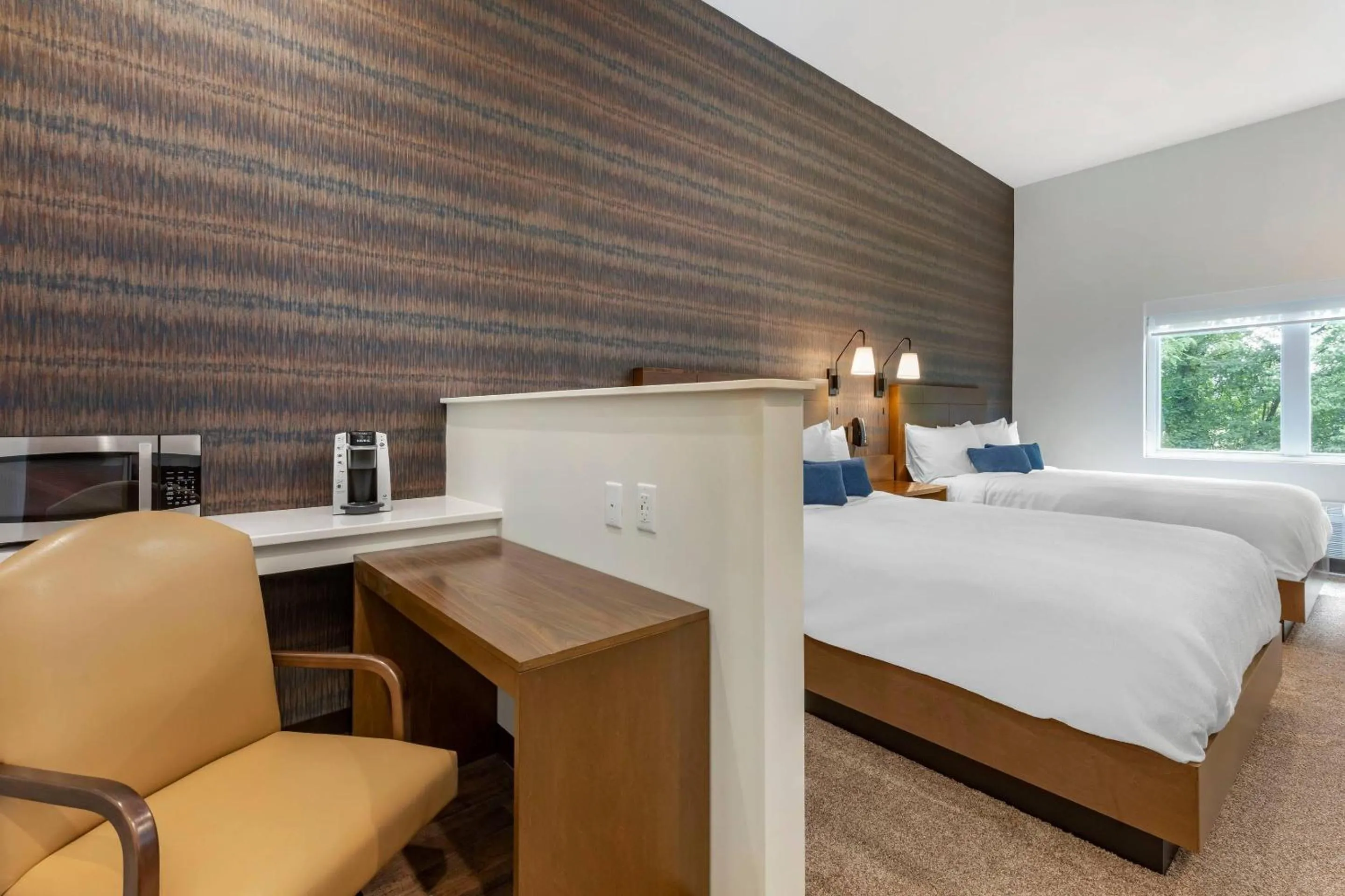Bedroom, Bed in The Cranberry, an Ascend Collection Hotel