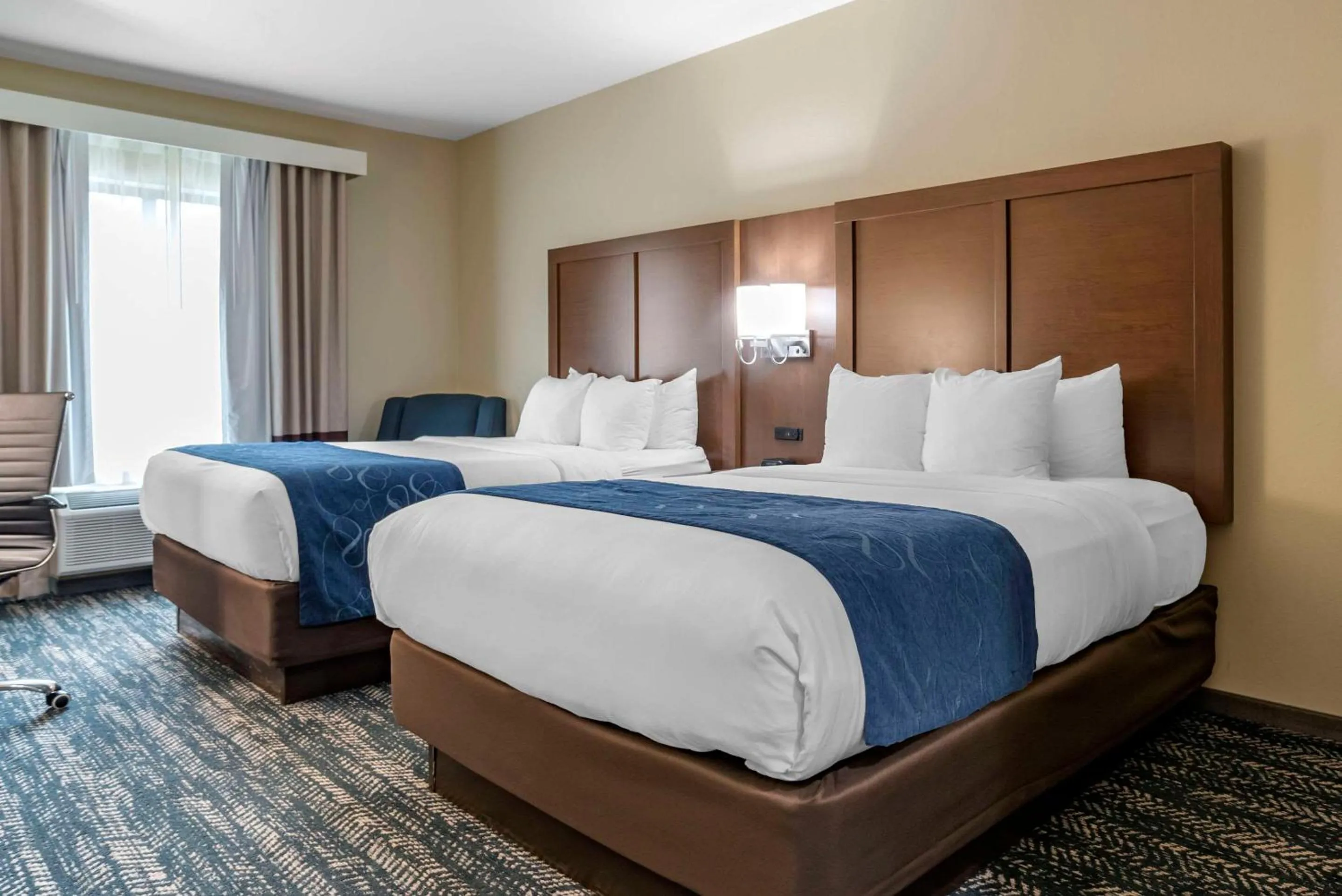 Bedroom, Bed in Comfort Inn & Suites Downtown near University