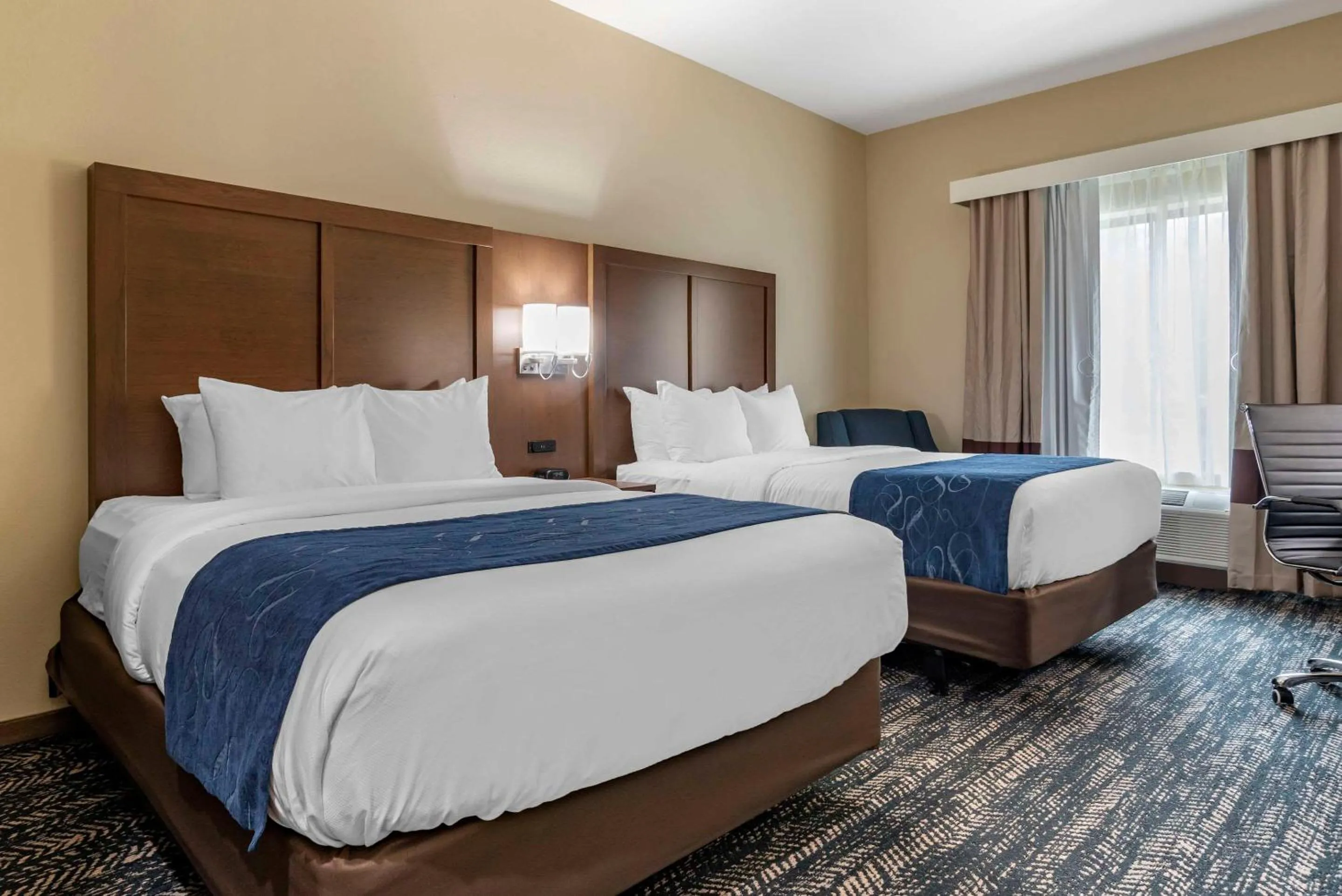 Bedroom, Bed in Comfort Inn & Suites Downtown near University
