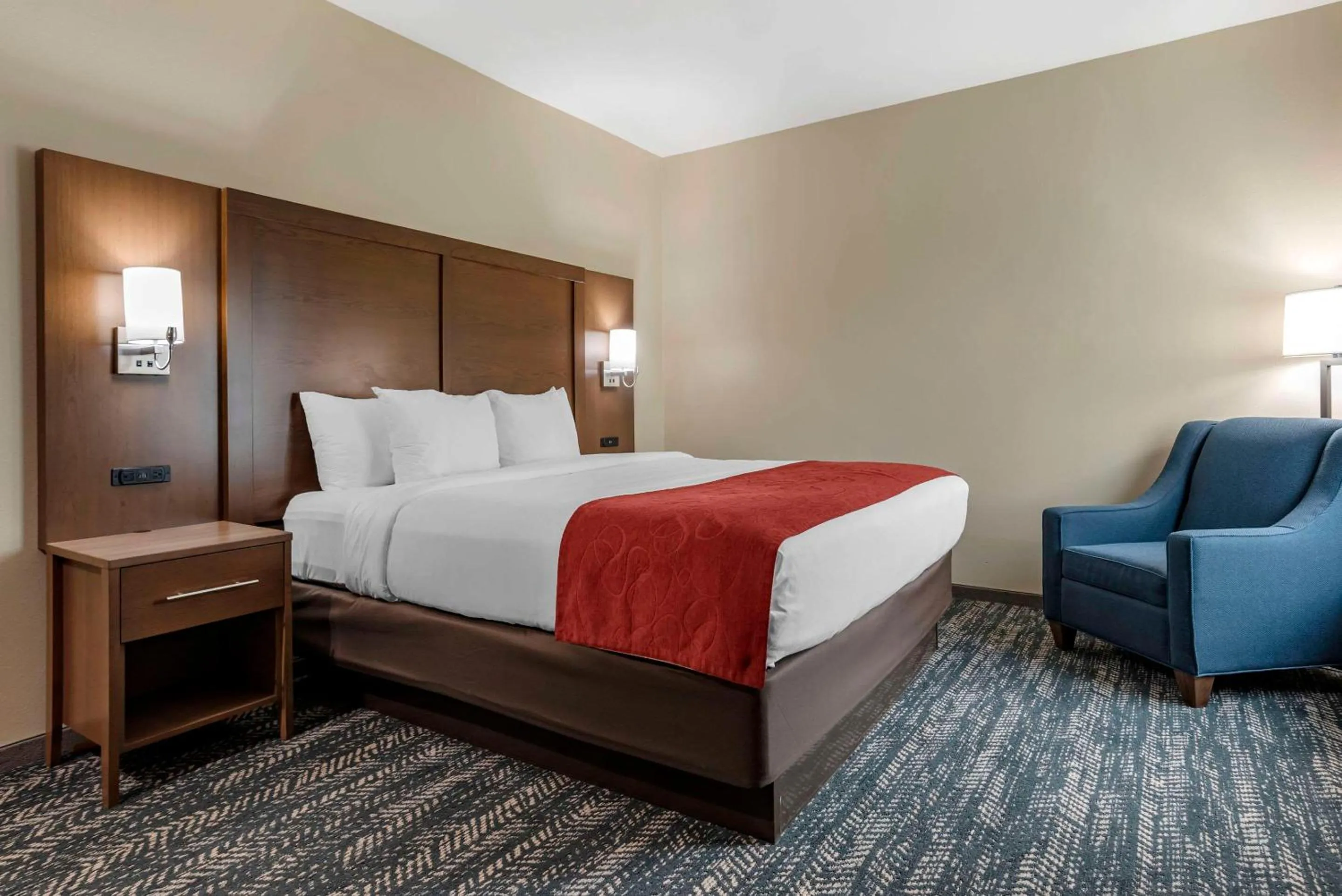 Bedroom, Bed in Comfort Inn & Suites Downtown near University
