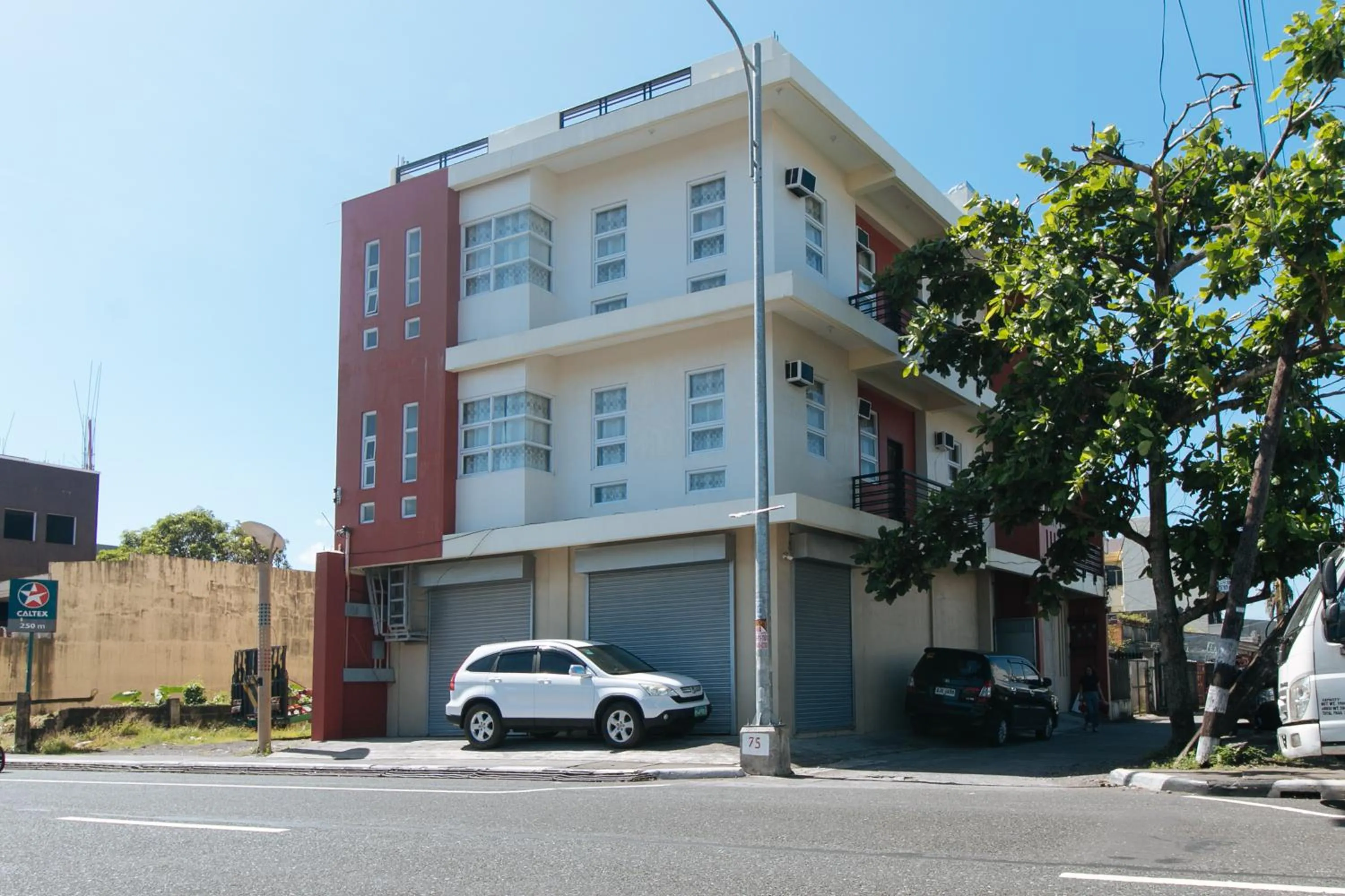 Property building in RedDoorz @ Golite Washington