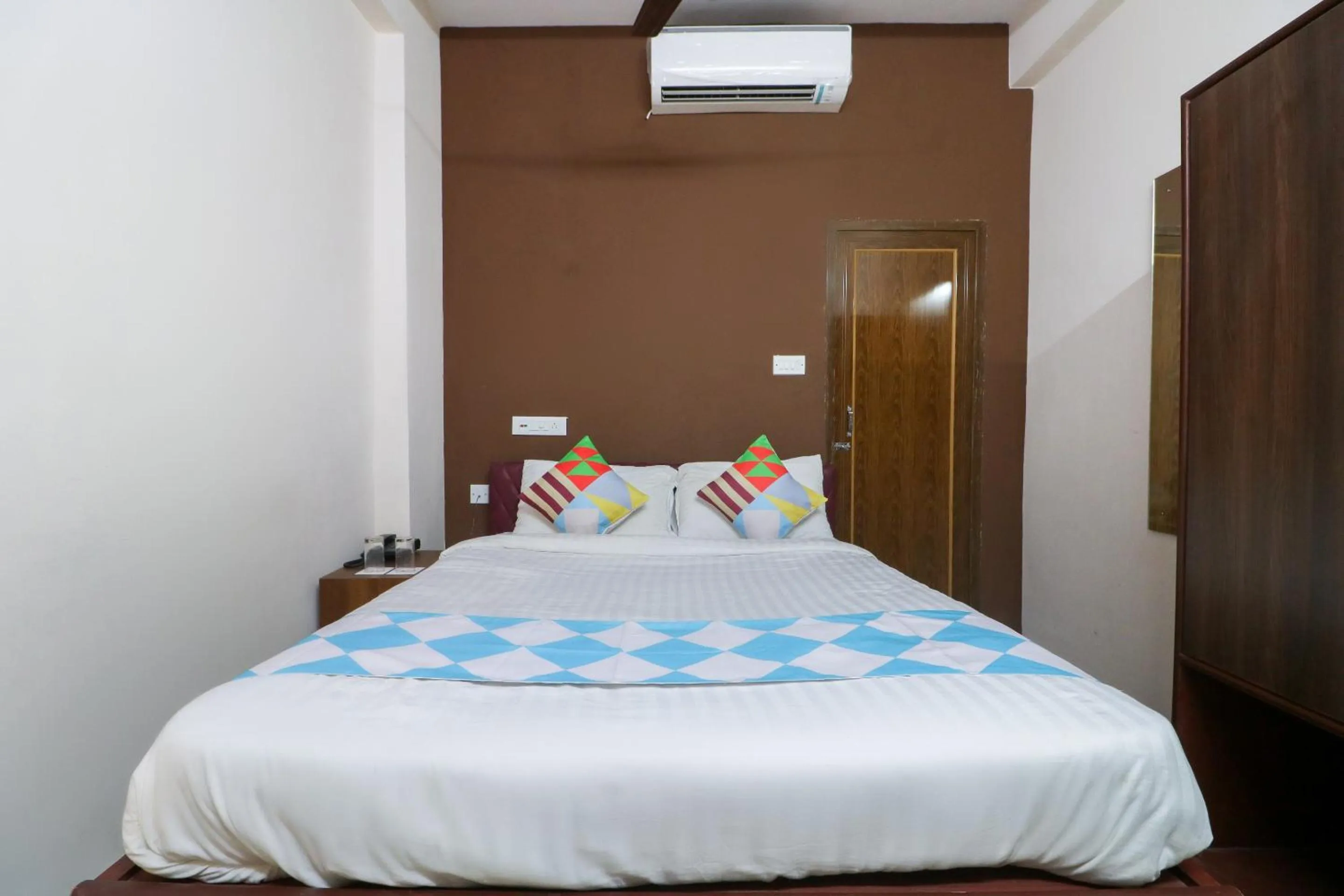 Bedroom, Bed in Super Hotel O Adri Hotels