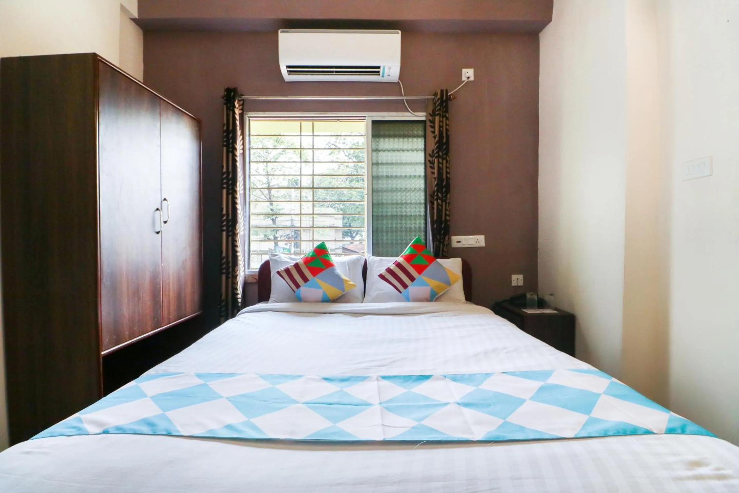 Bathroom, Bed in Super Hotel O Adri Hotels