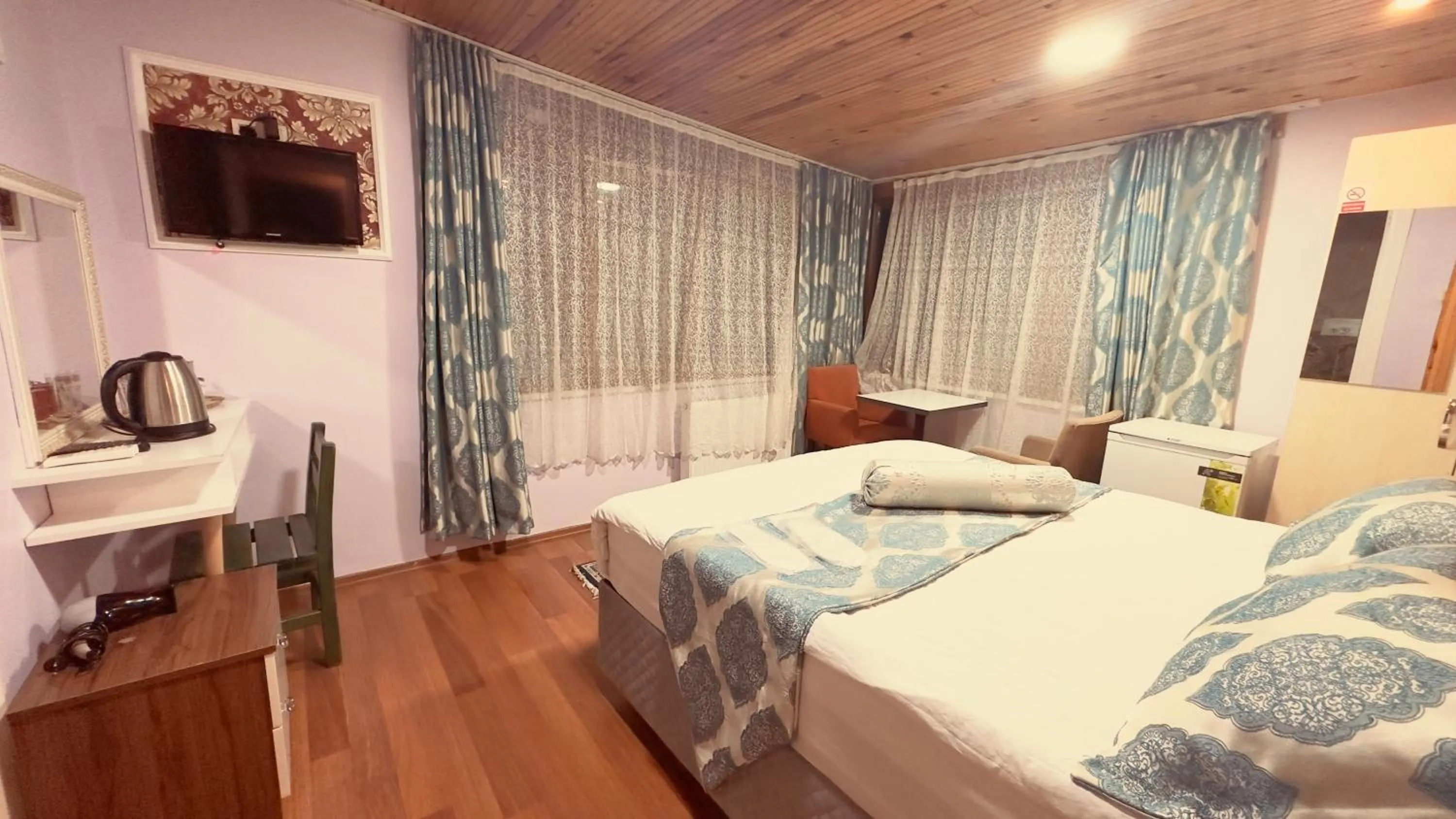 Photo of the whole room, Bed in Mitra Downtown Hotel