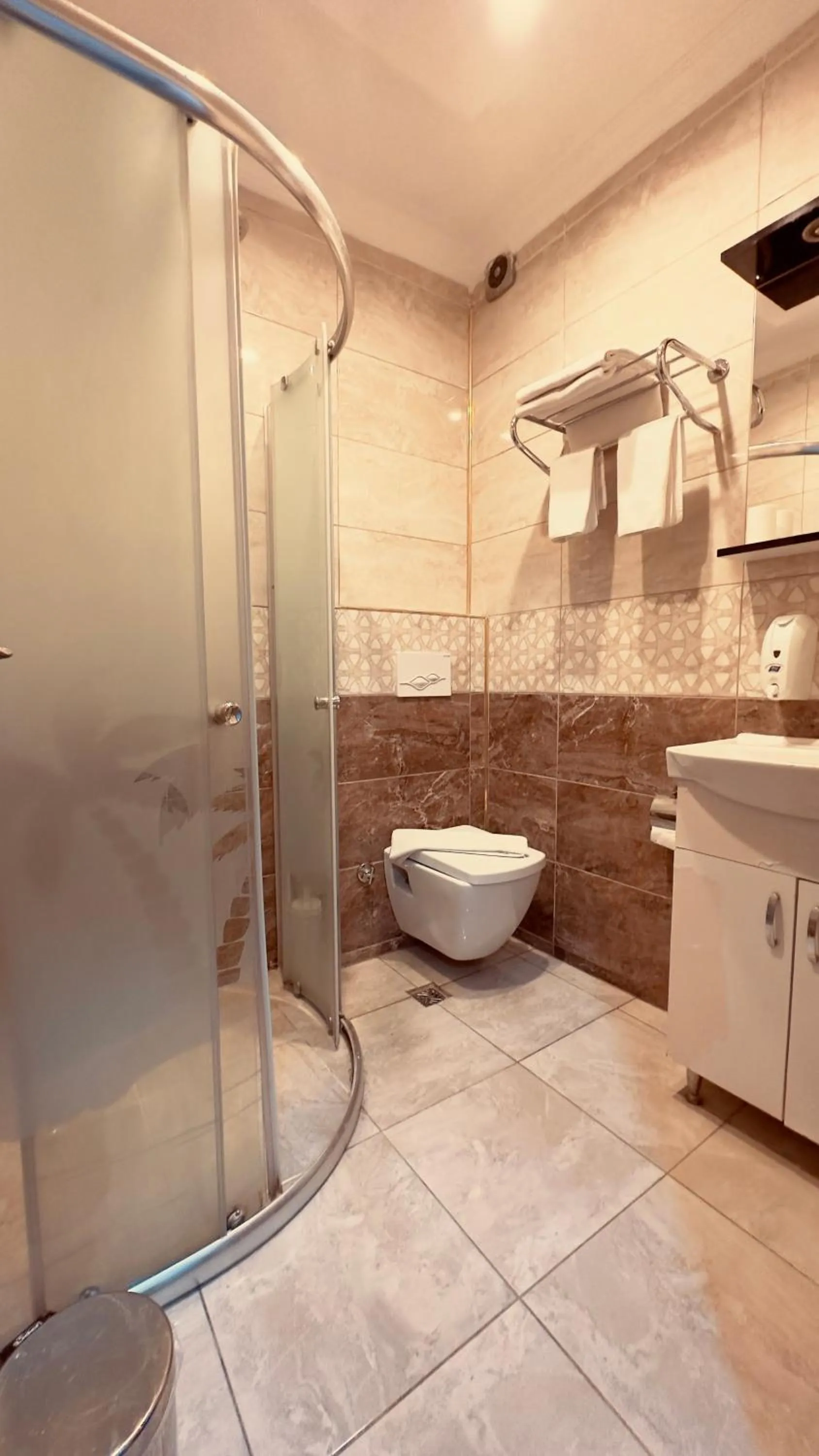 Shower in Mitra Downtown Hotel